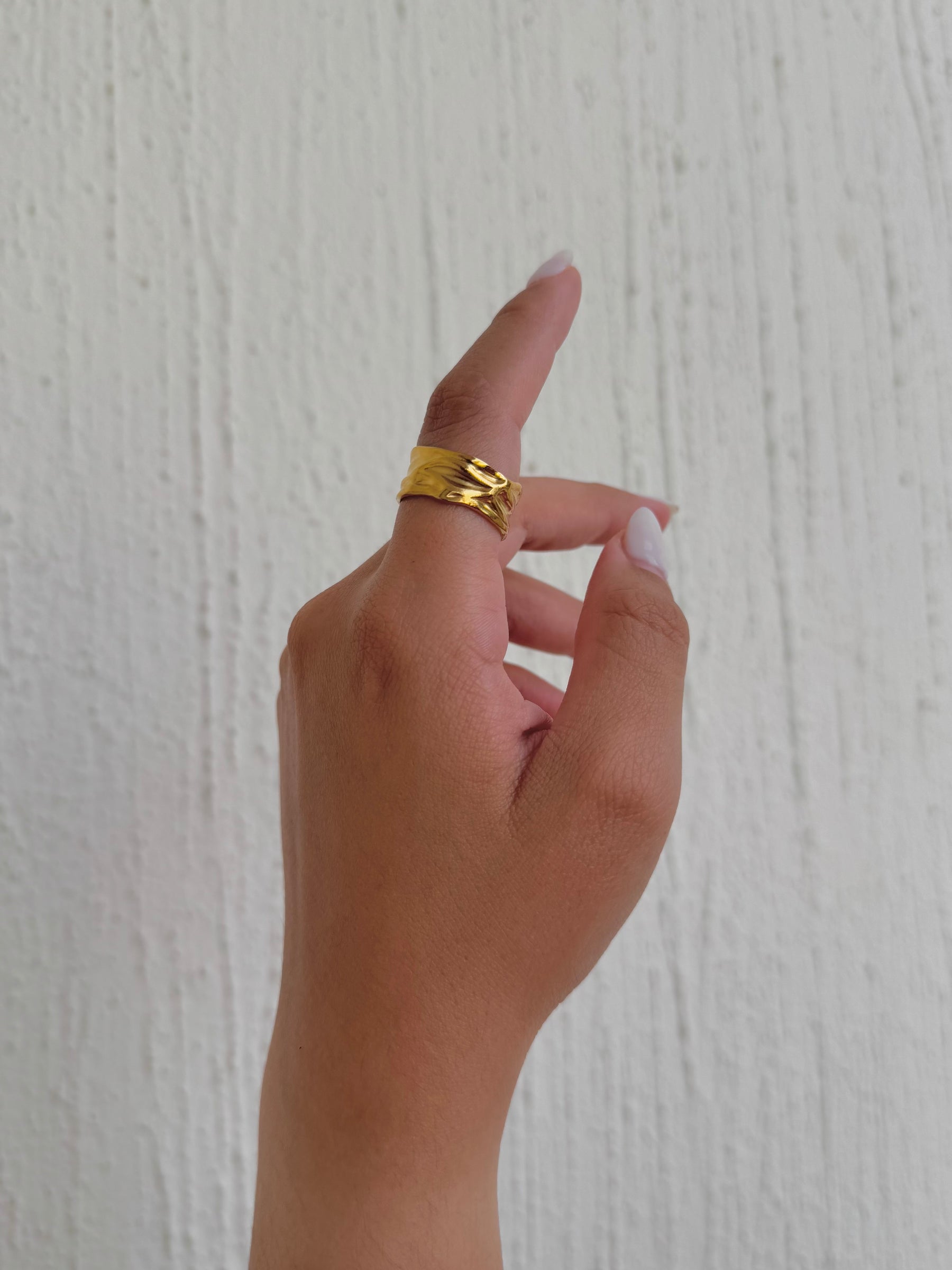 Anillo Dorado Pliegue C3
