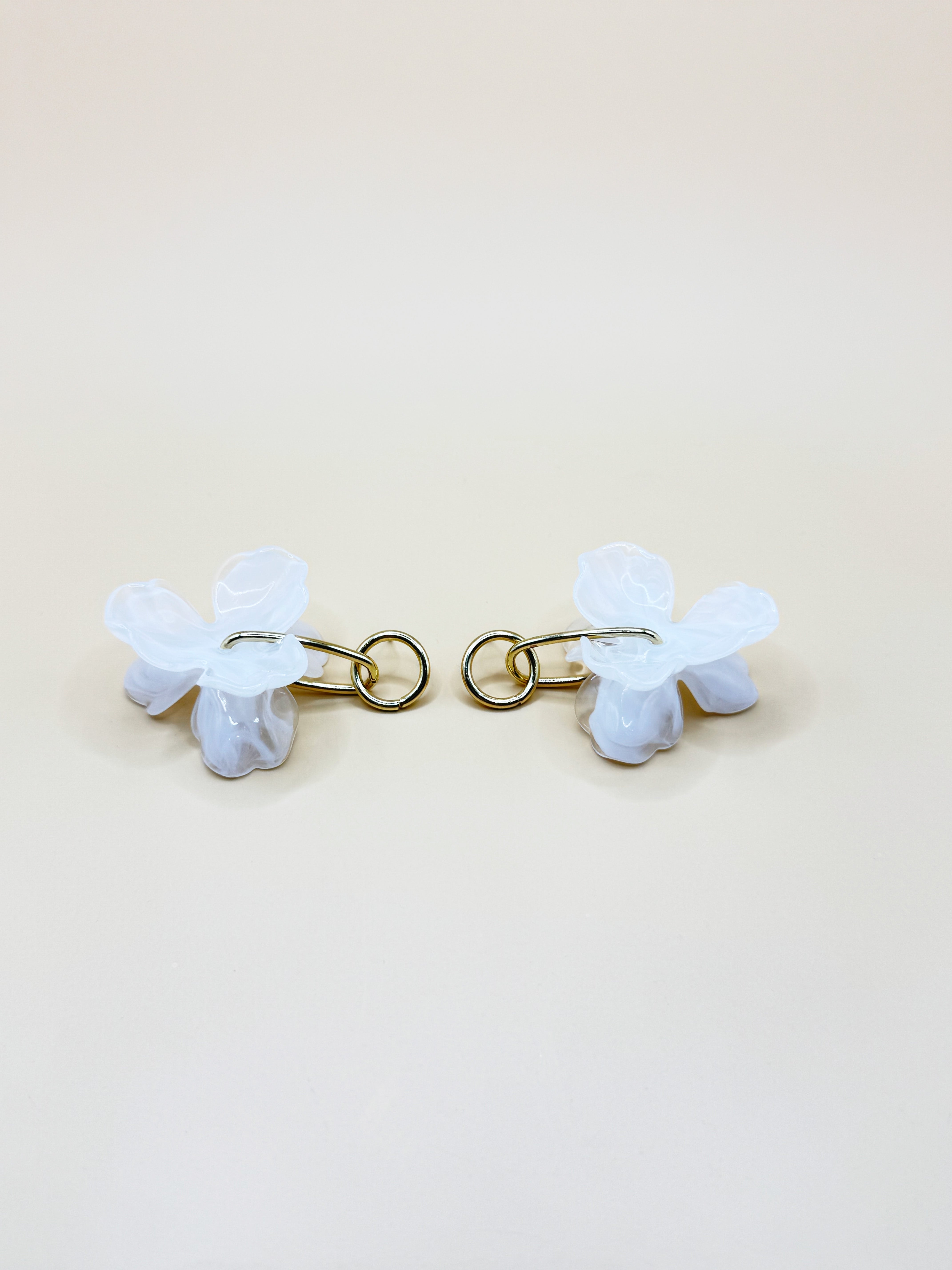 Aretes Flor Blancas N141