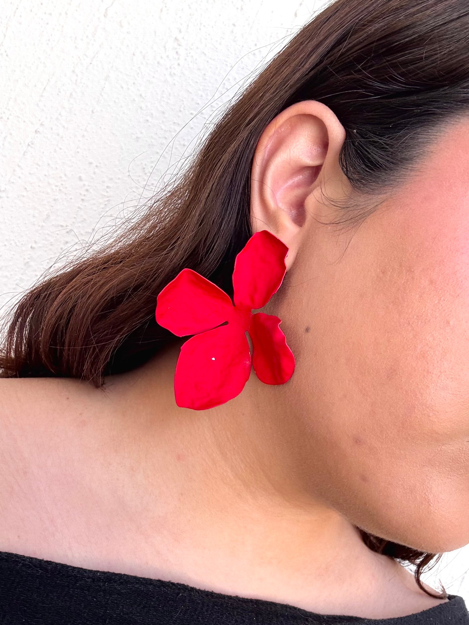 Aretes Flor Roja Mate Grande M1