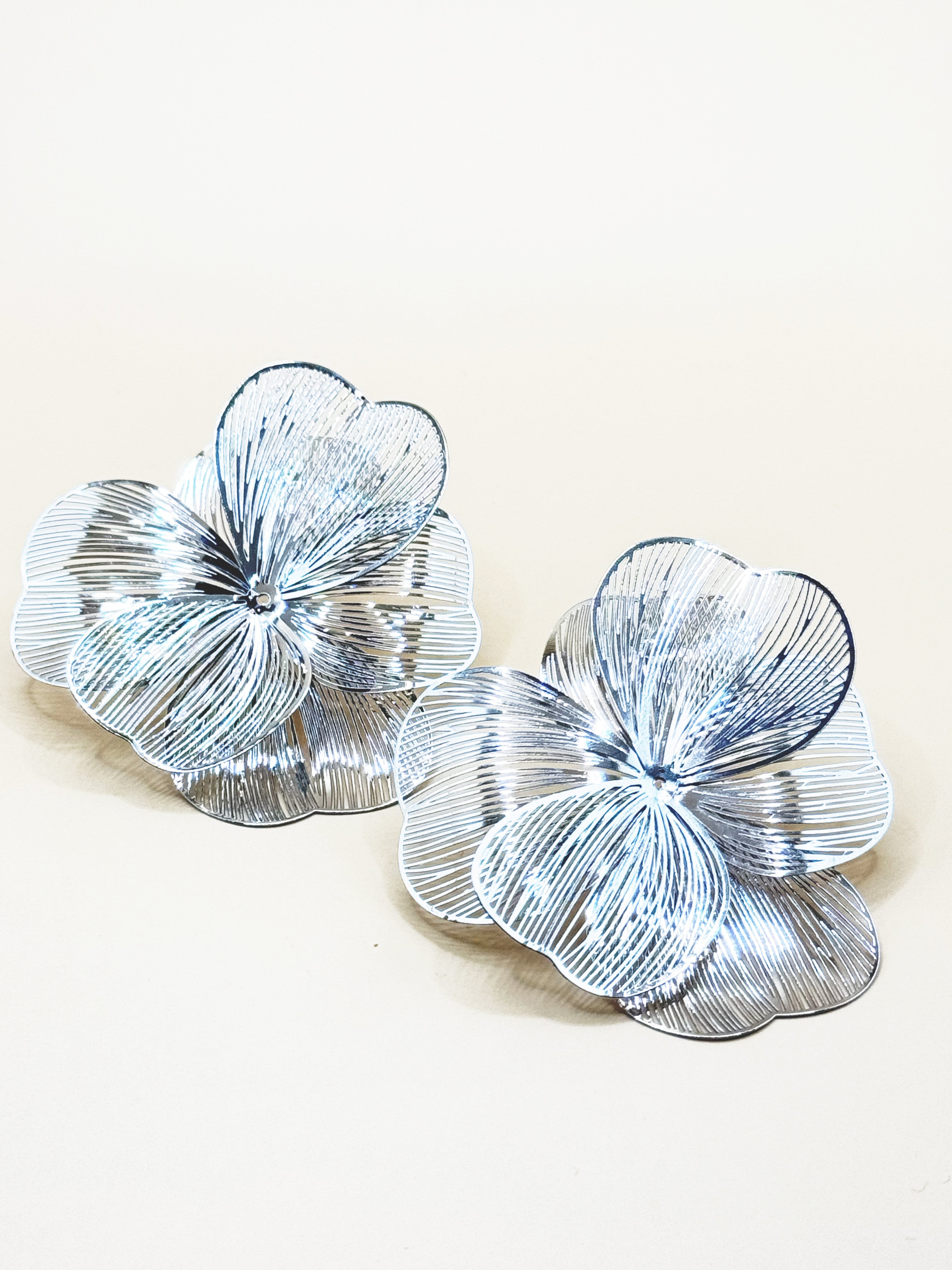 Aretes Flores Platas Tipo Papel N106