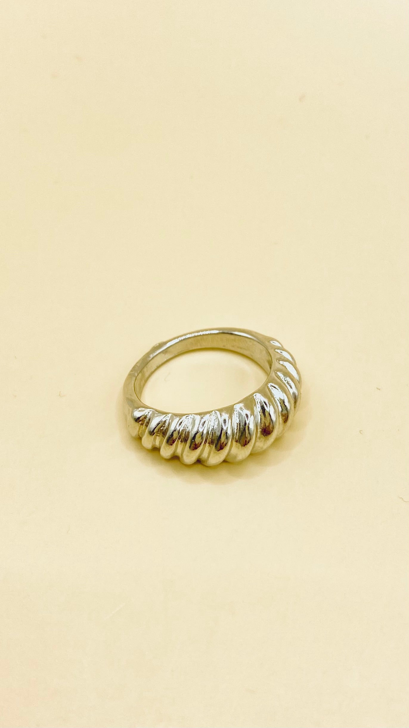 Anillo Concha Plateado B9