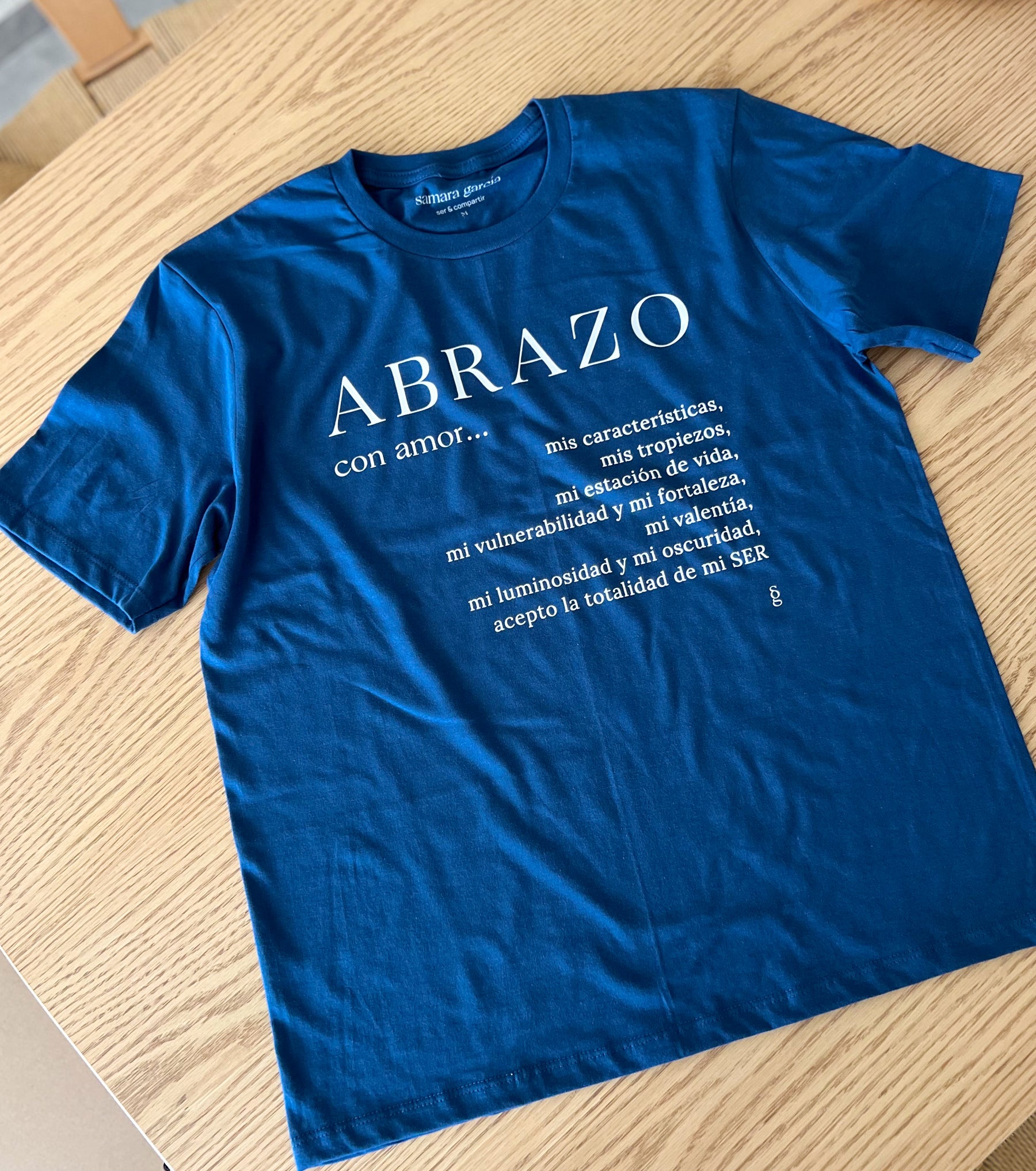 Camiseta Abrazo Azul Índigo