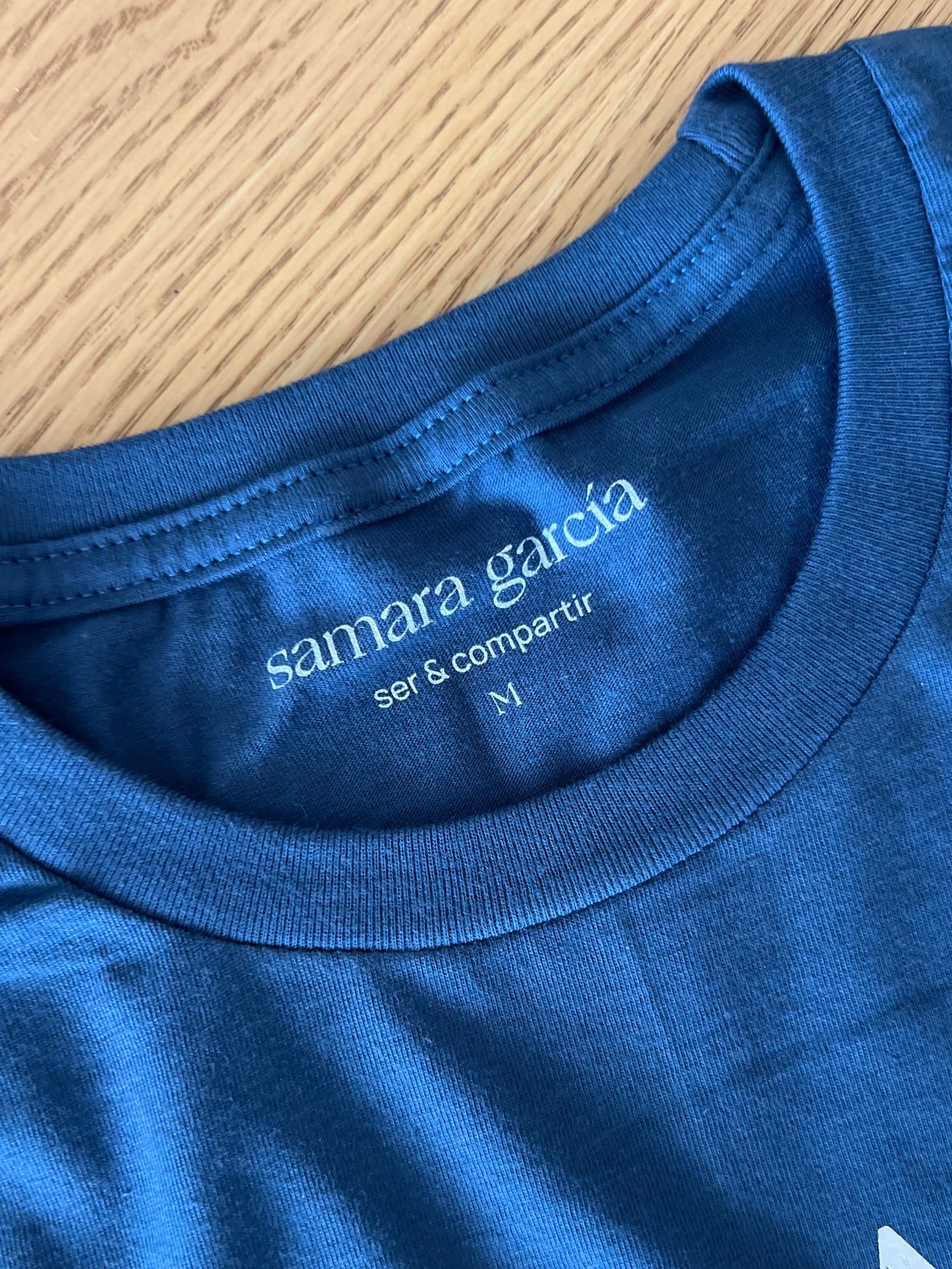 Camiseta Abrazo Azul Índigo