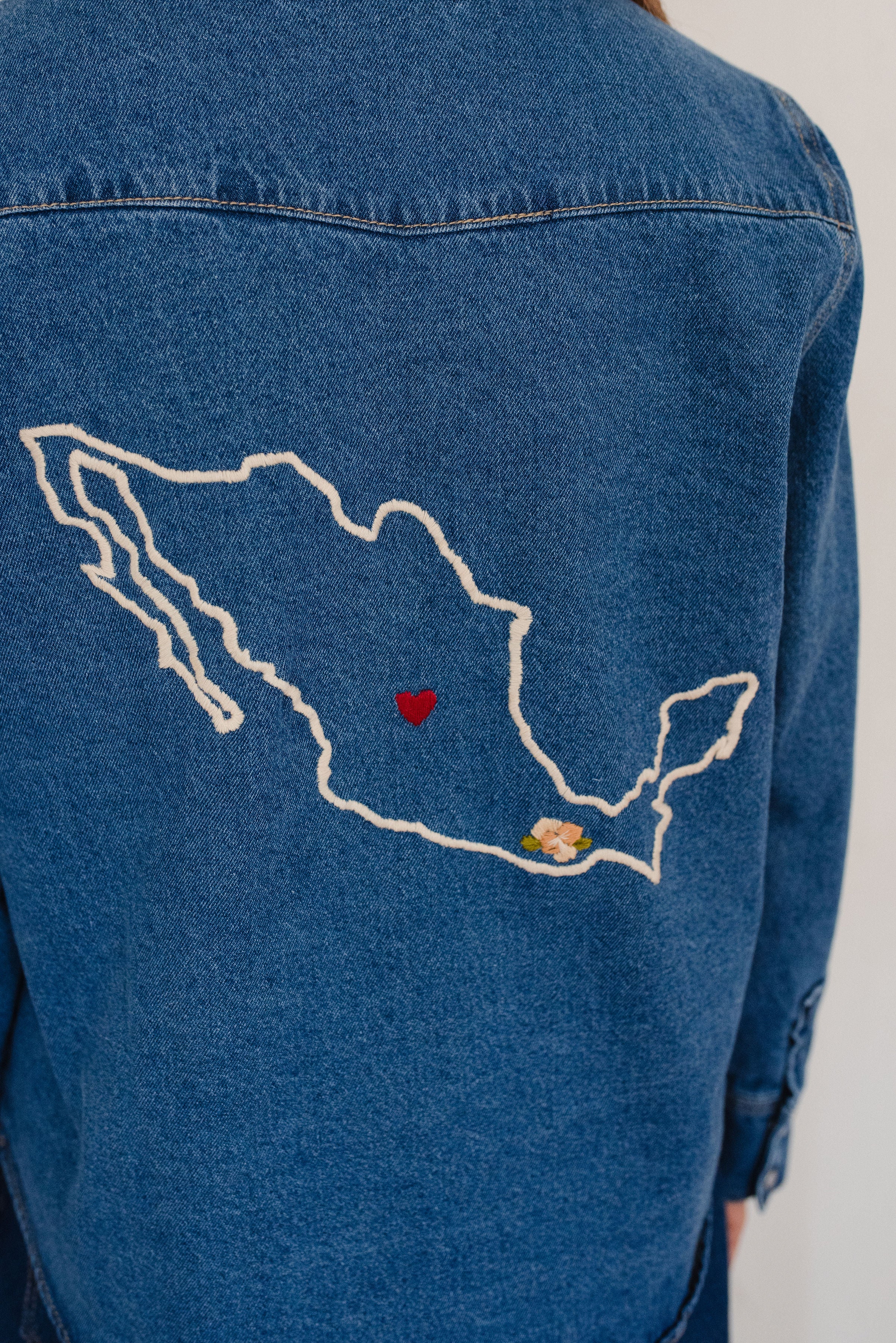 Camisa de Mezclilla Manga Larga con mapa