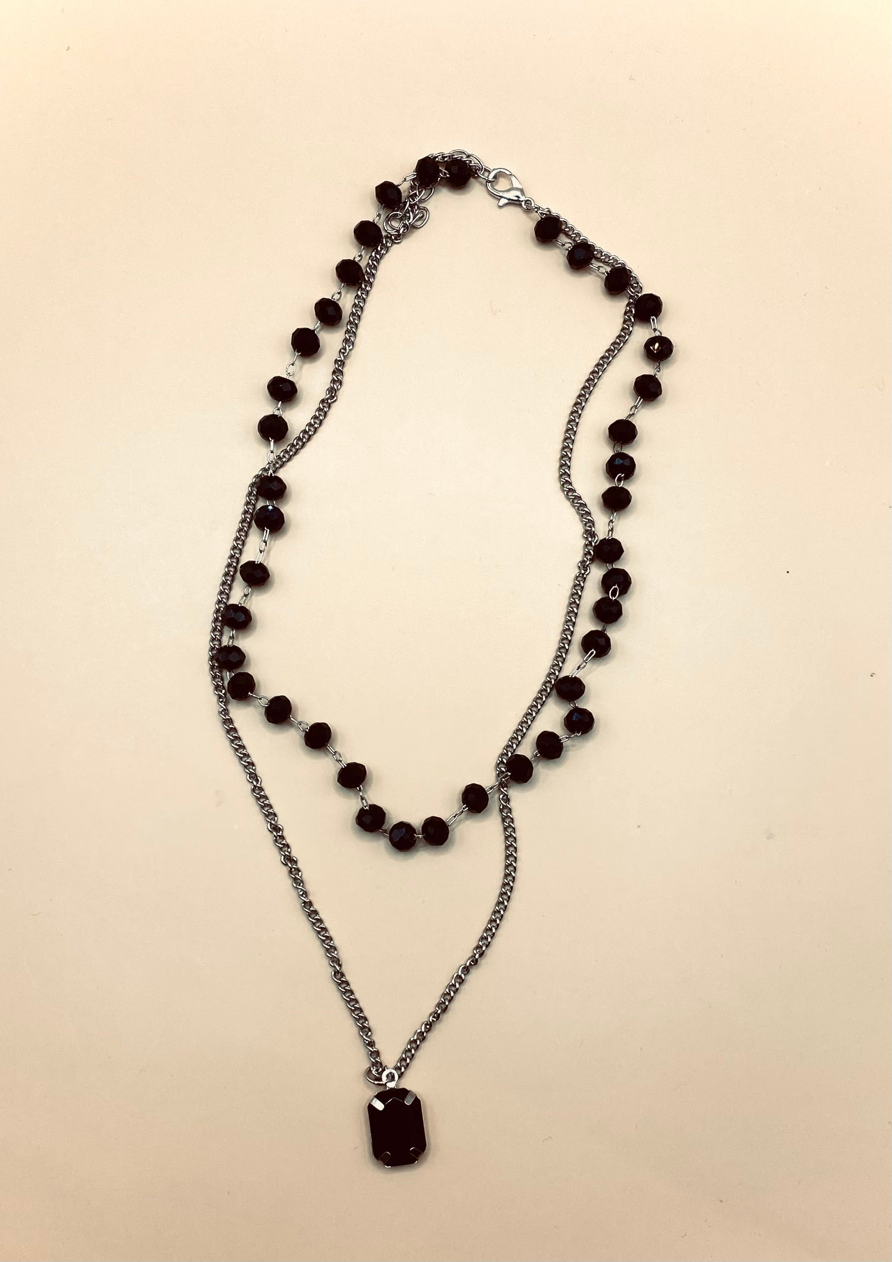 Collar Doble Negro con Plata y Piedra Negra L39