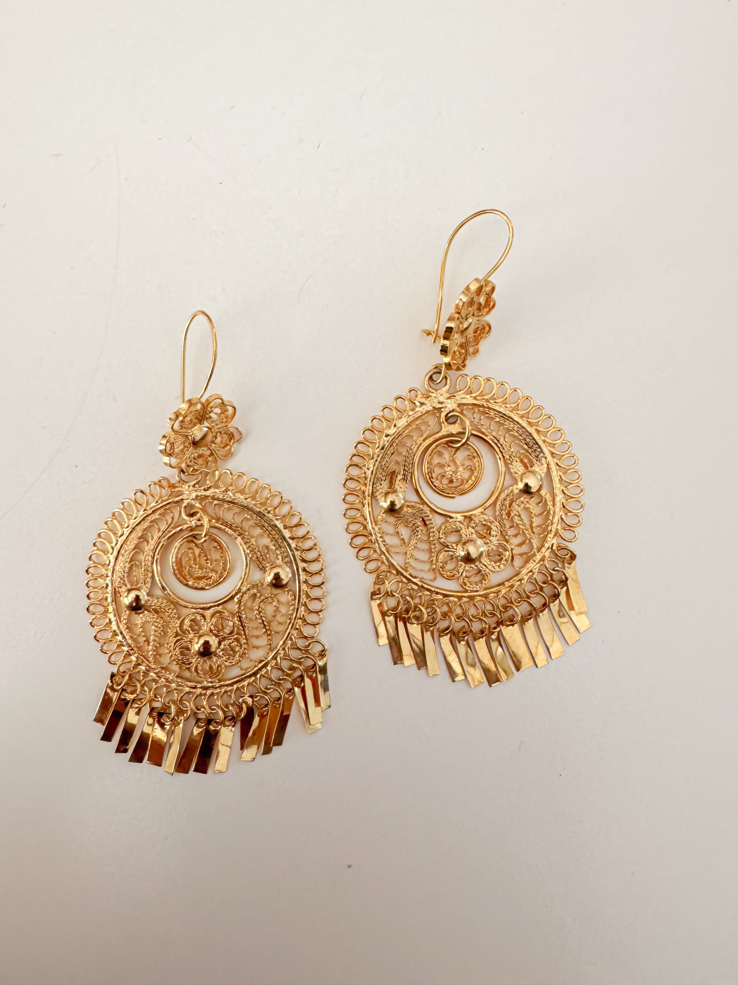 Gold Filigree Round 3 Circles with Flower F18