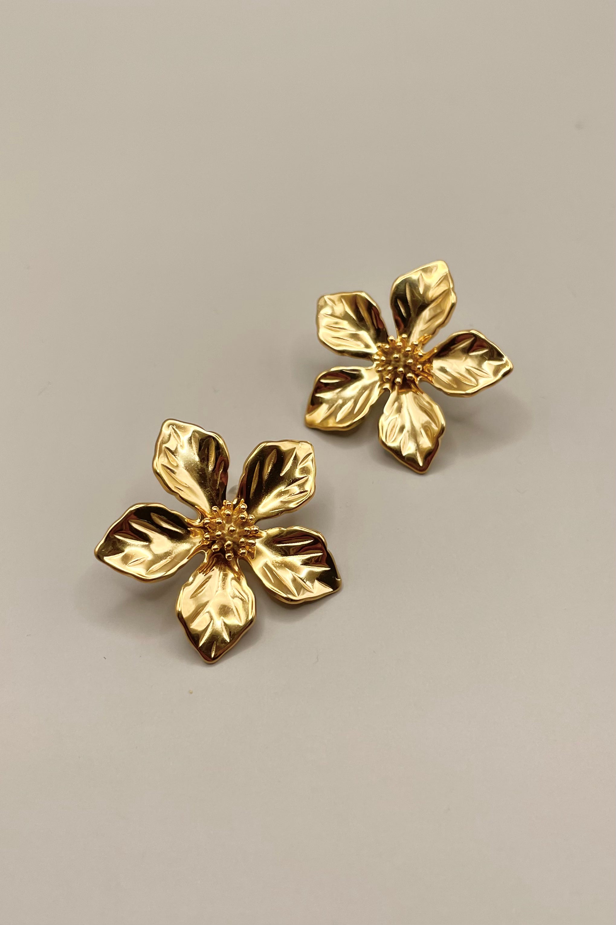 Aretes Flor Dorada G45