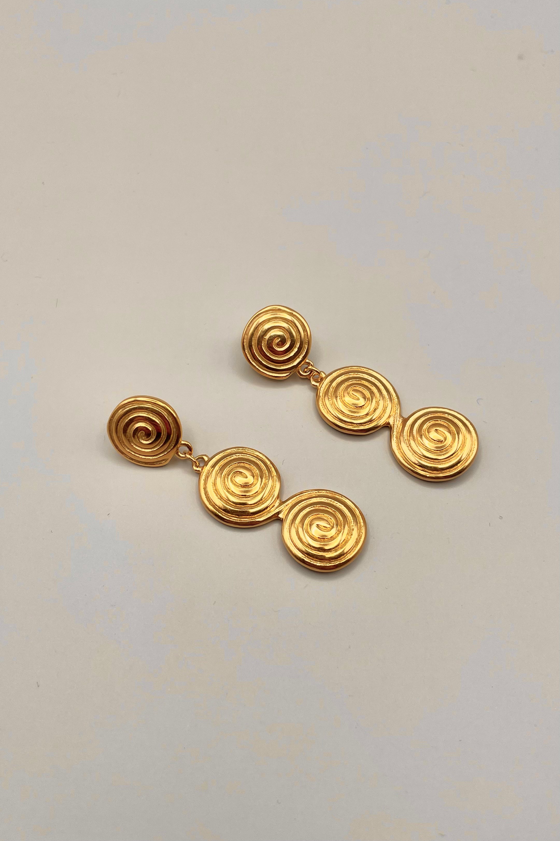 Aretes Dorados Triple Sol F35