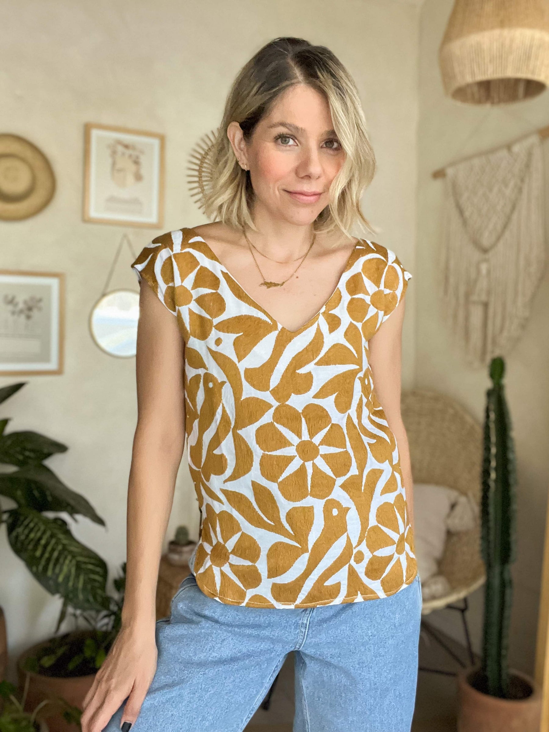 Blusa Jalapa V Blanco/Dorado Intenso