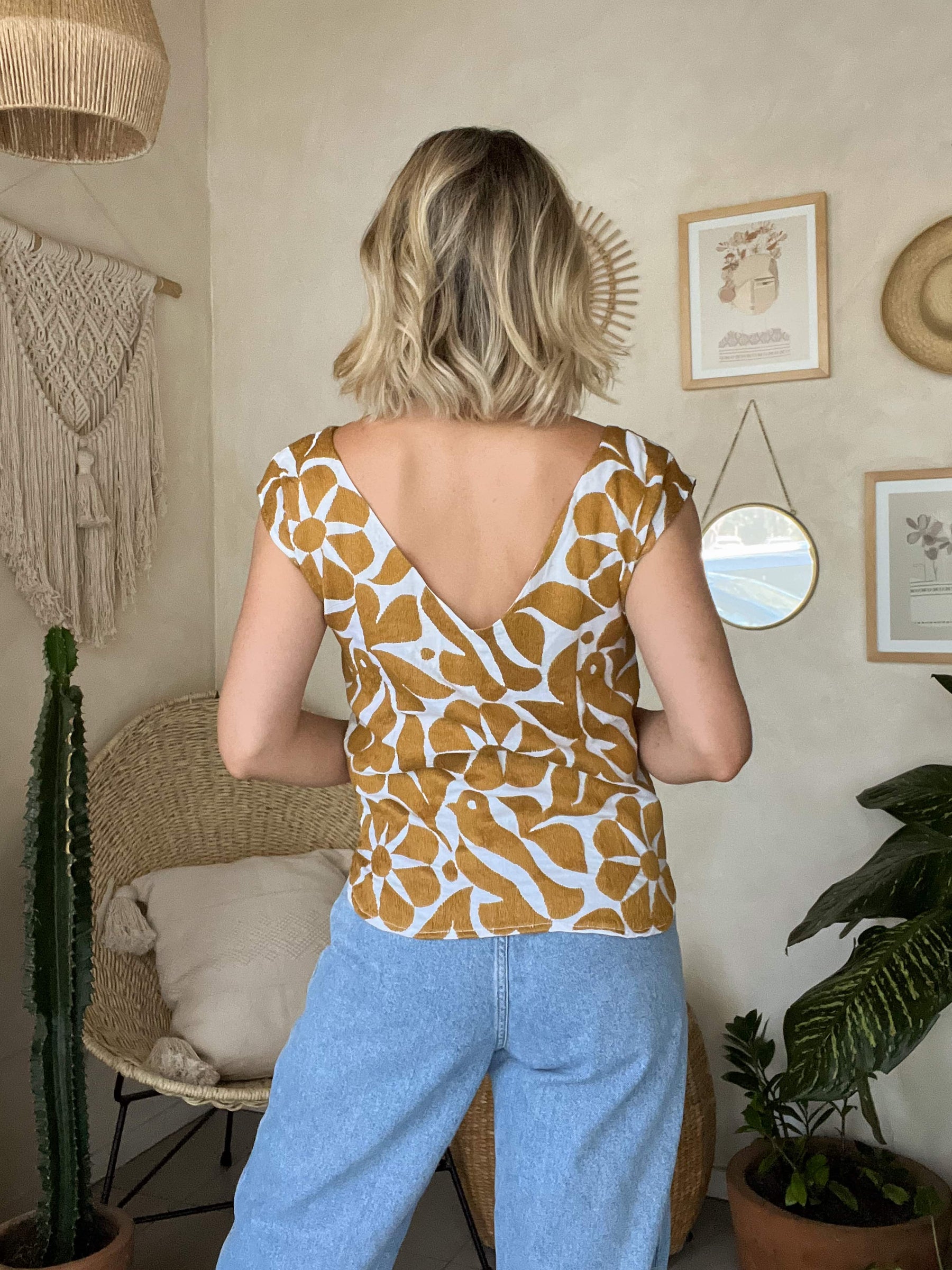 Blusa Jalapa V Blanco/Dorado Intenso