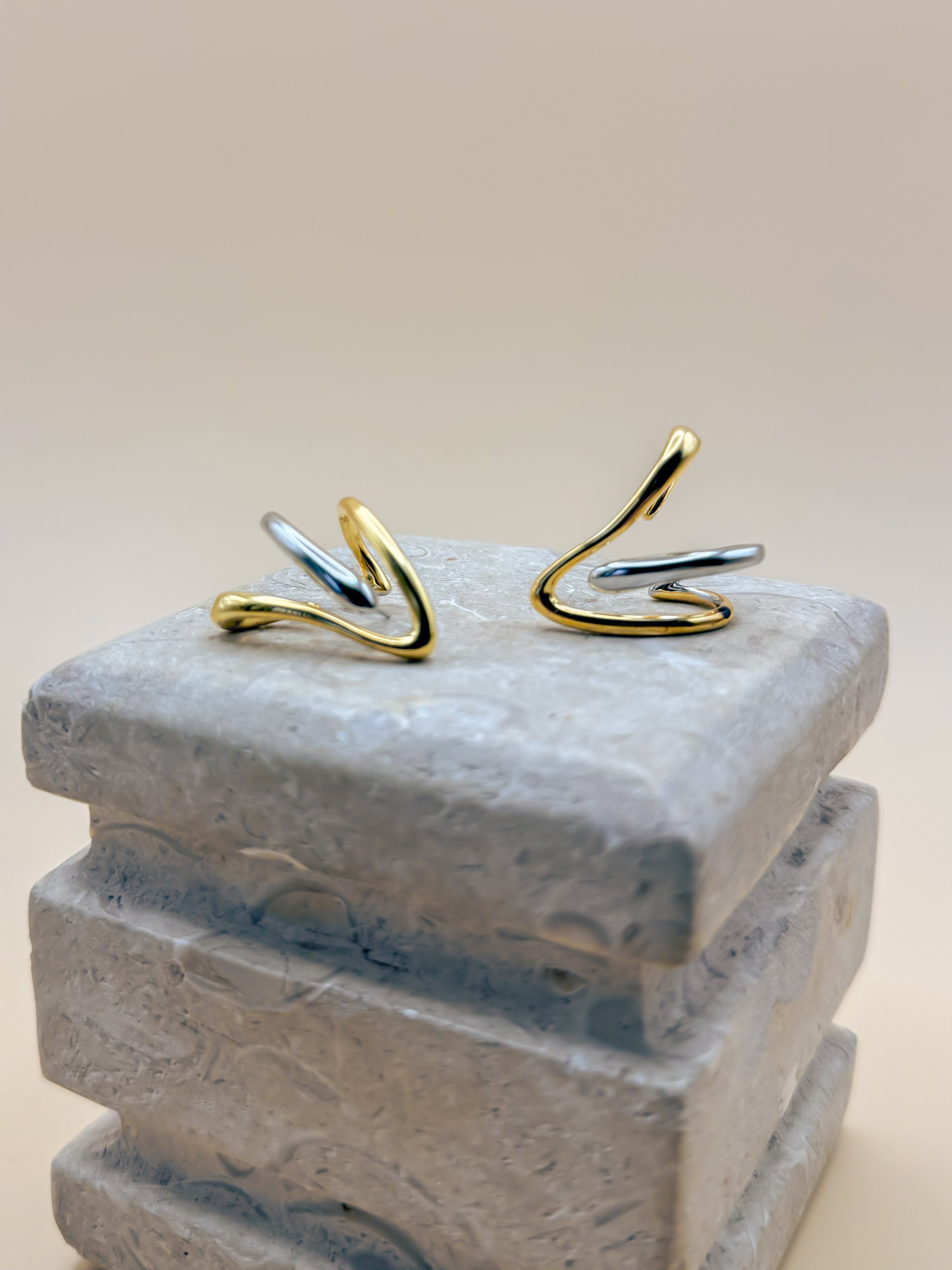 Aretes Triangulo Dorado/Plata A11
