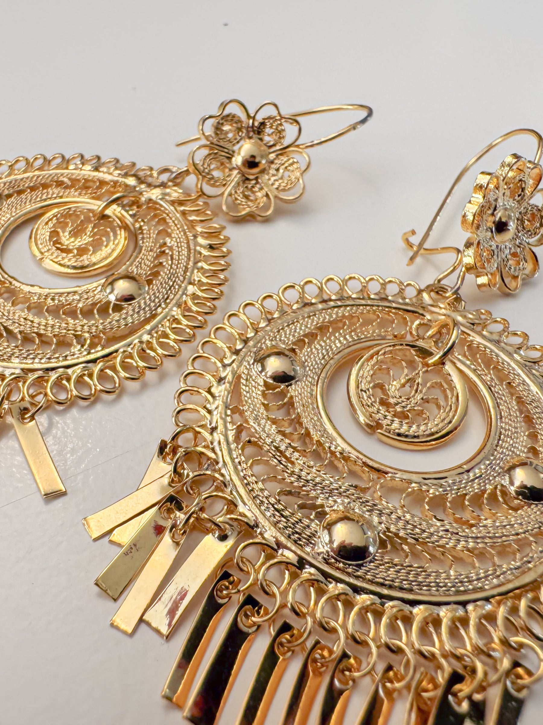 Gold Filigree Round 3 Circles F22