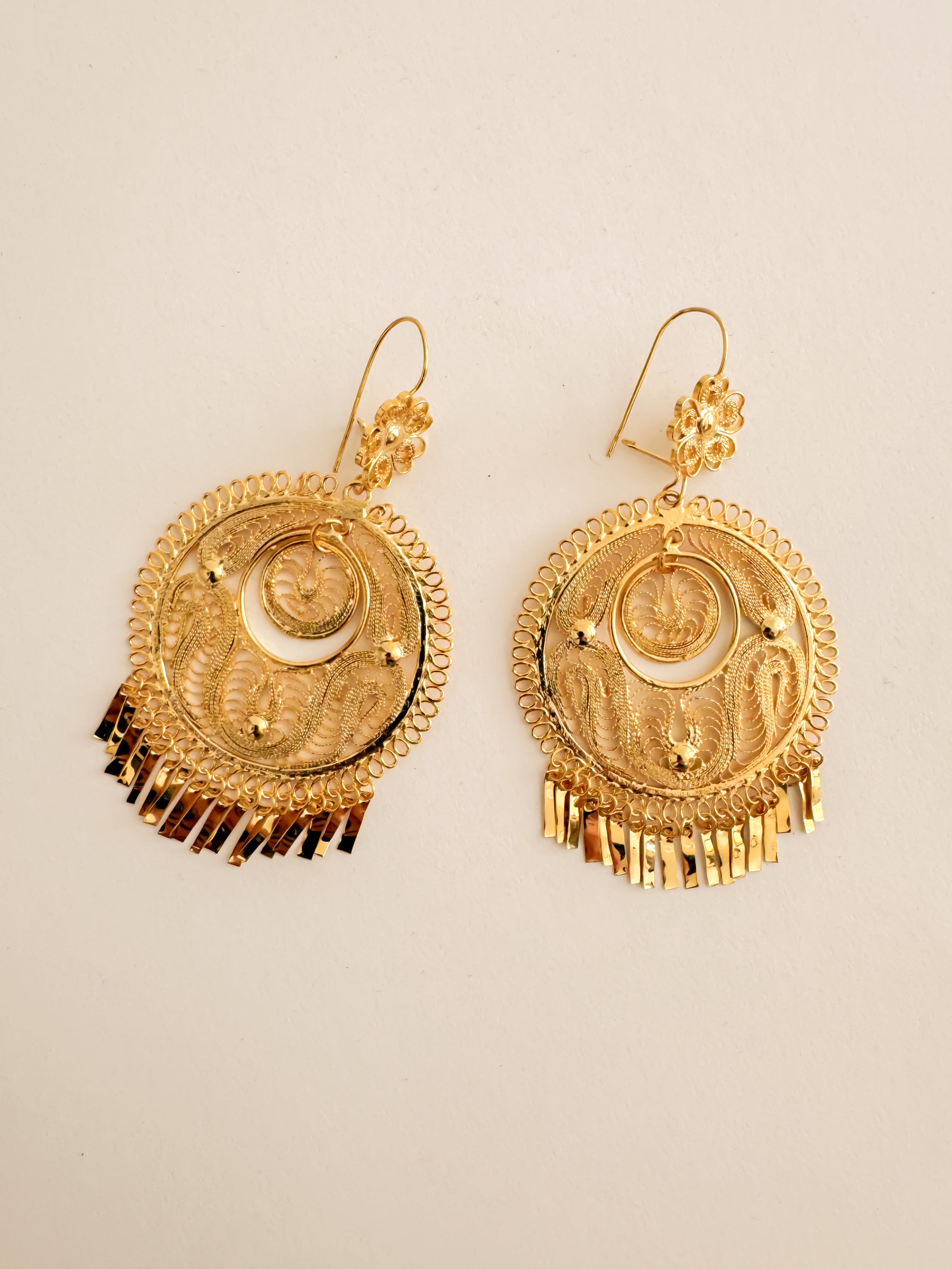 Large Curved Gold Filigree F52