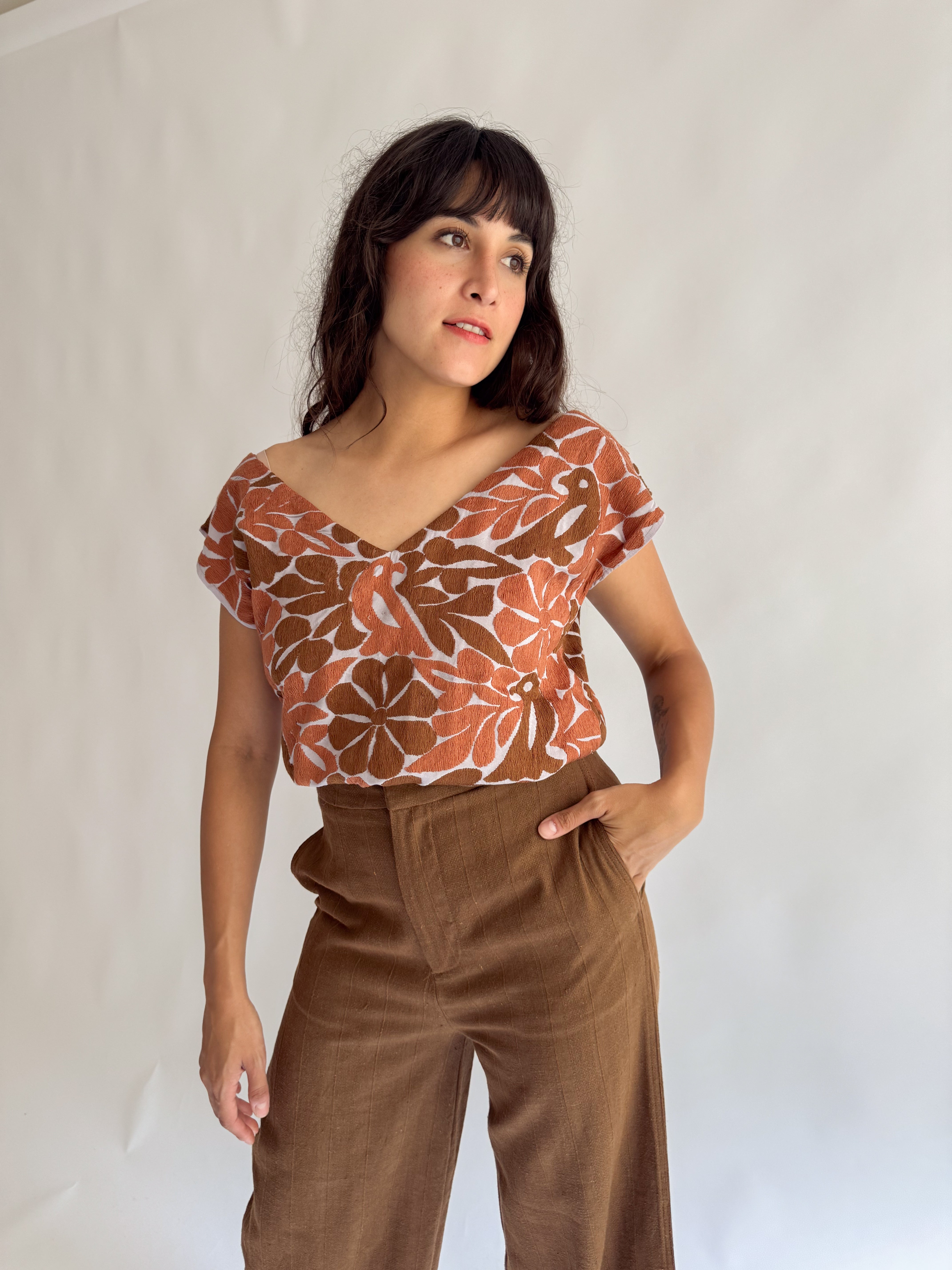 Blusa Jalapa V Gris / Chocolate