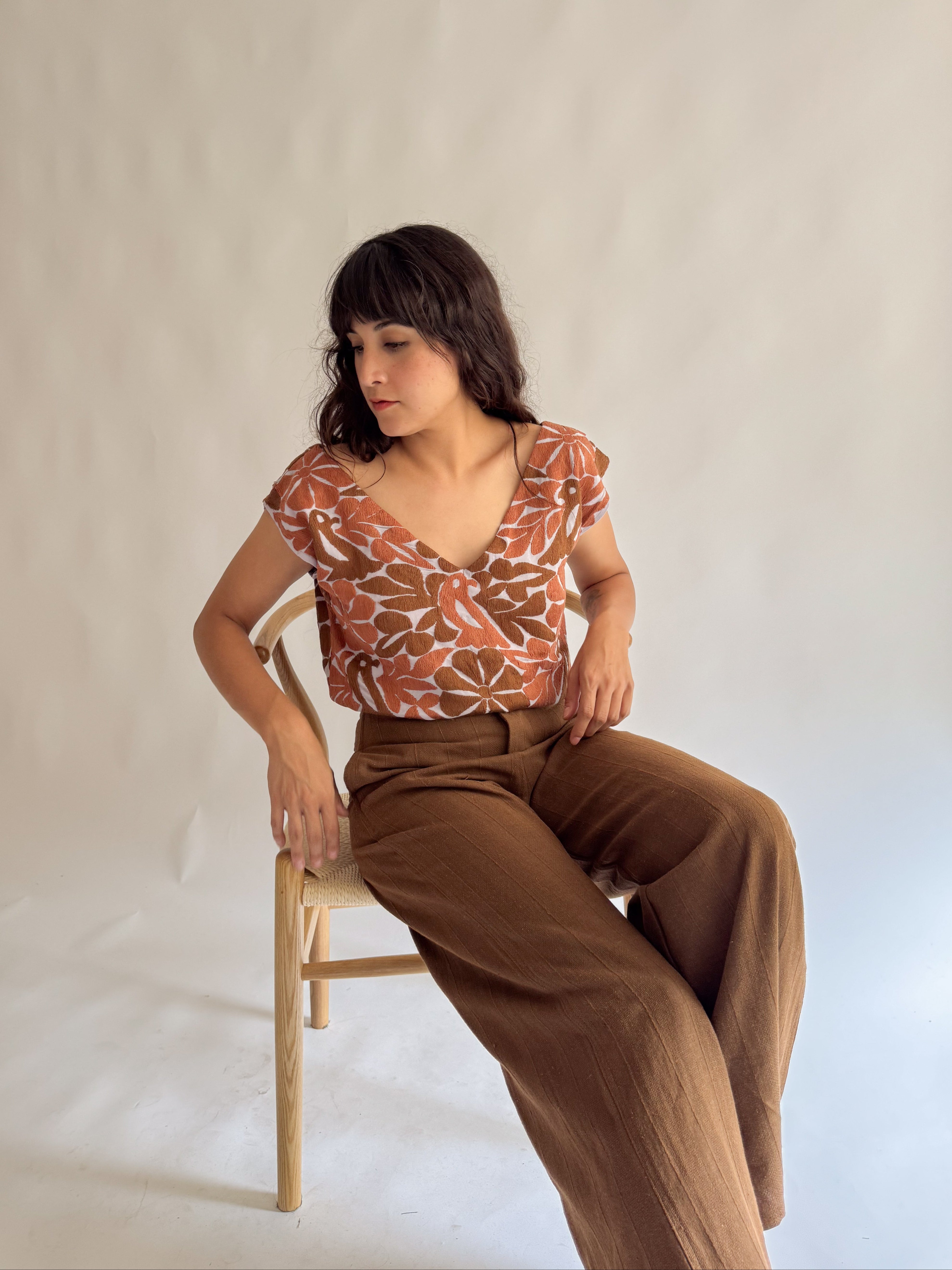Blusa Jalapa V Gris / Chocolate