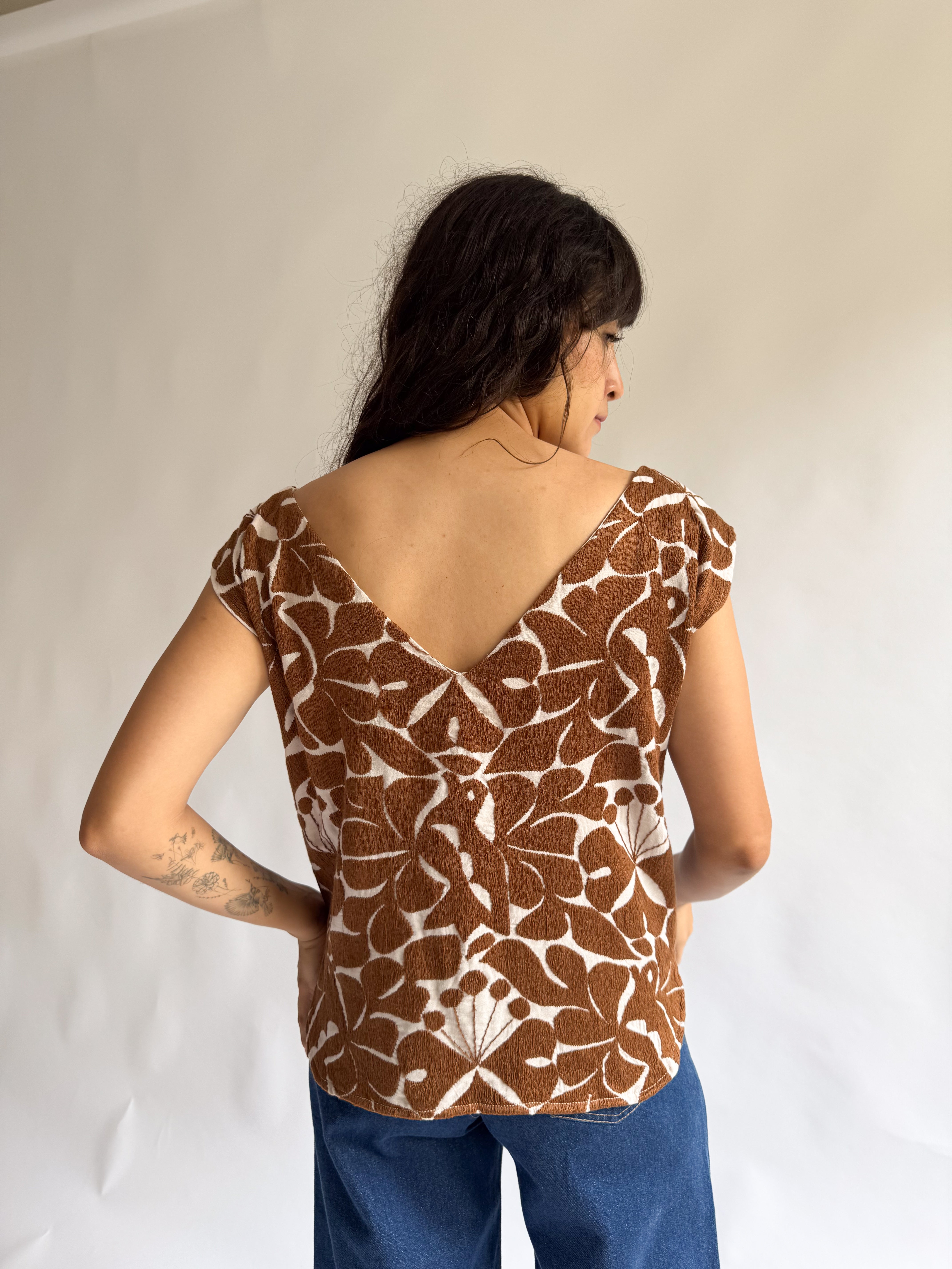 Blusa Jalapa V Nude / Chocolate
