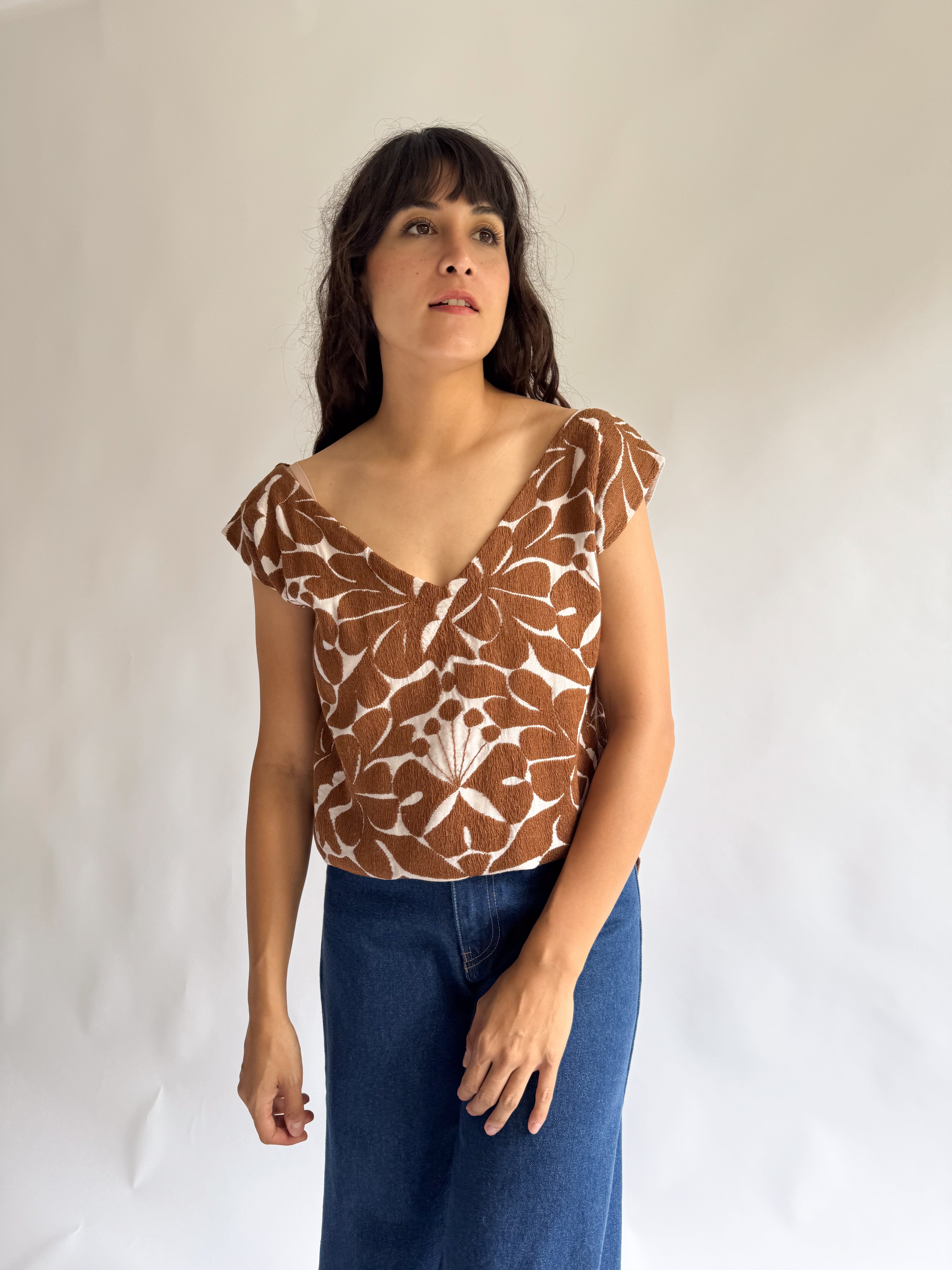 Blusa Jalapa V Nude / Chocolate