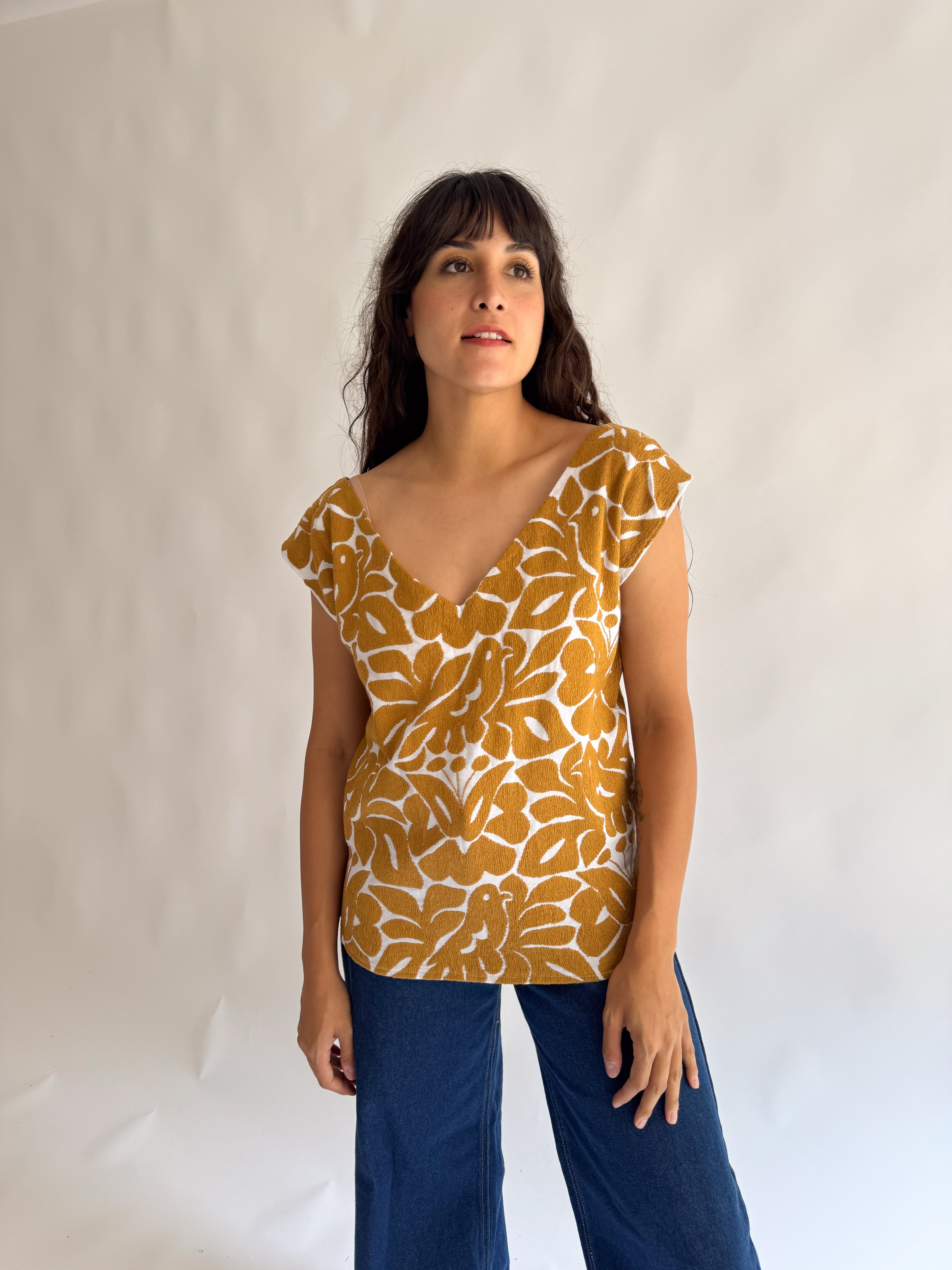 Blusa Jalapa V Blanco / Dorado Intenso