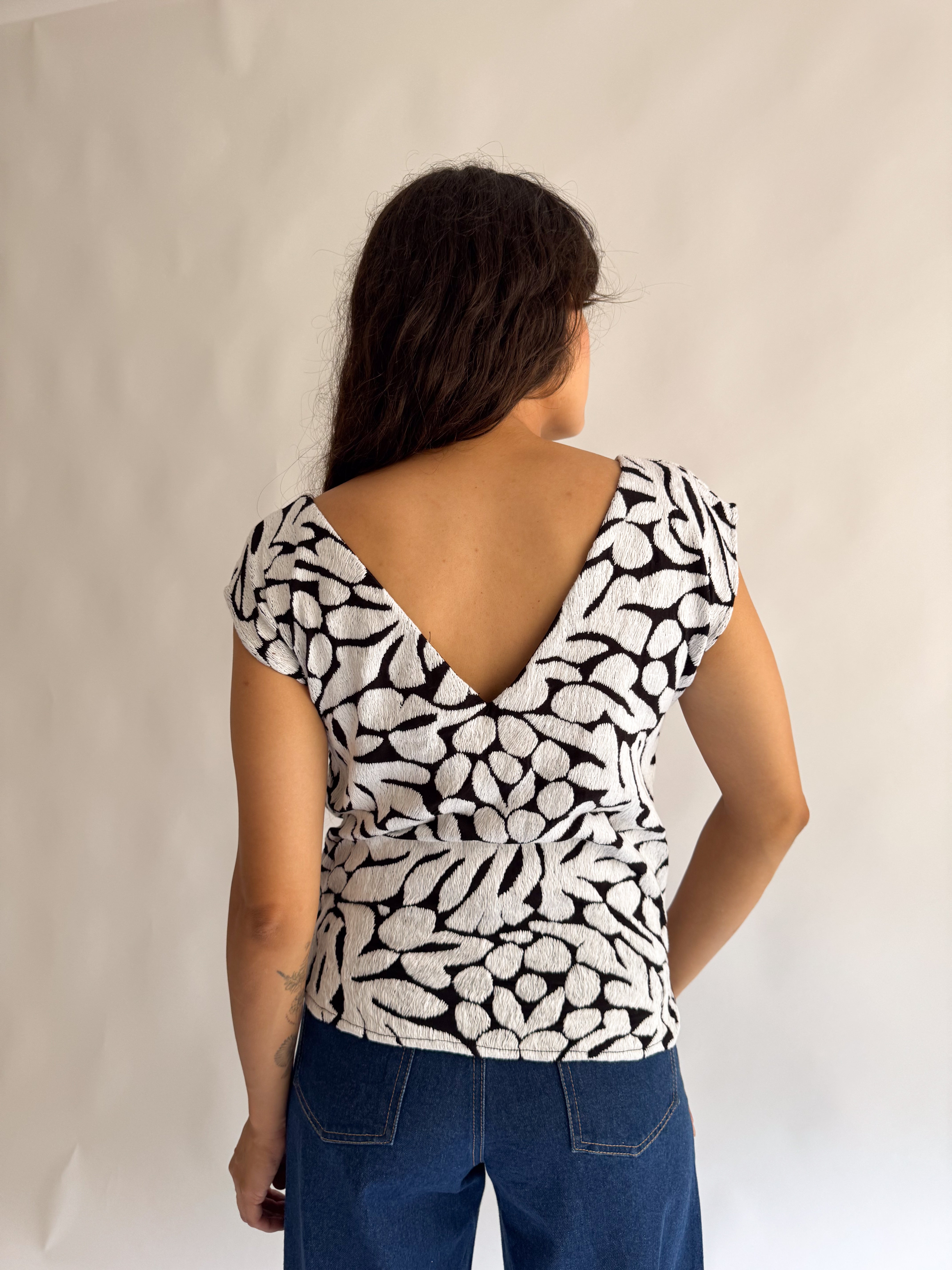 Blusa Jalapa V Negro / Blanco