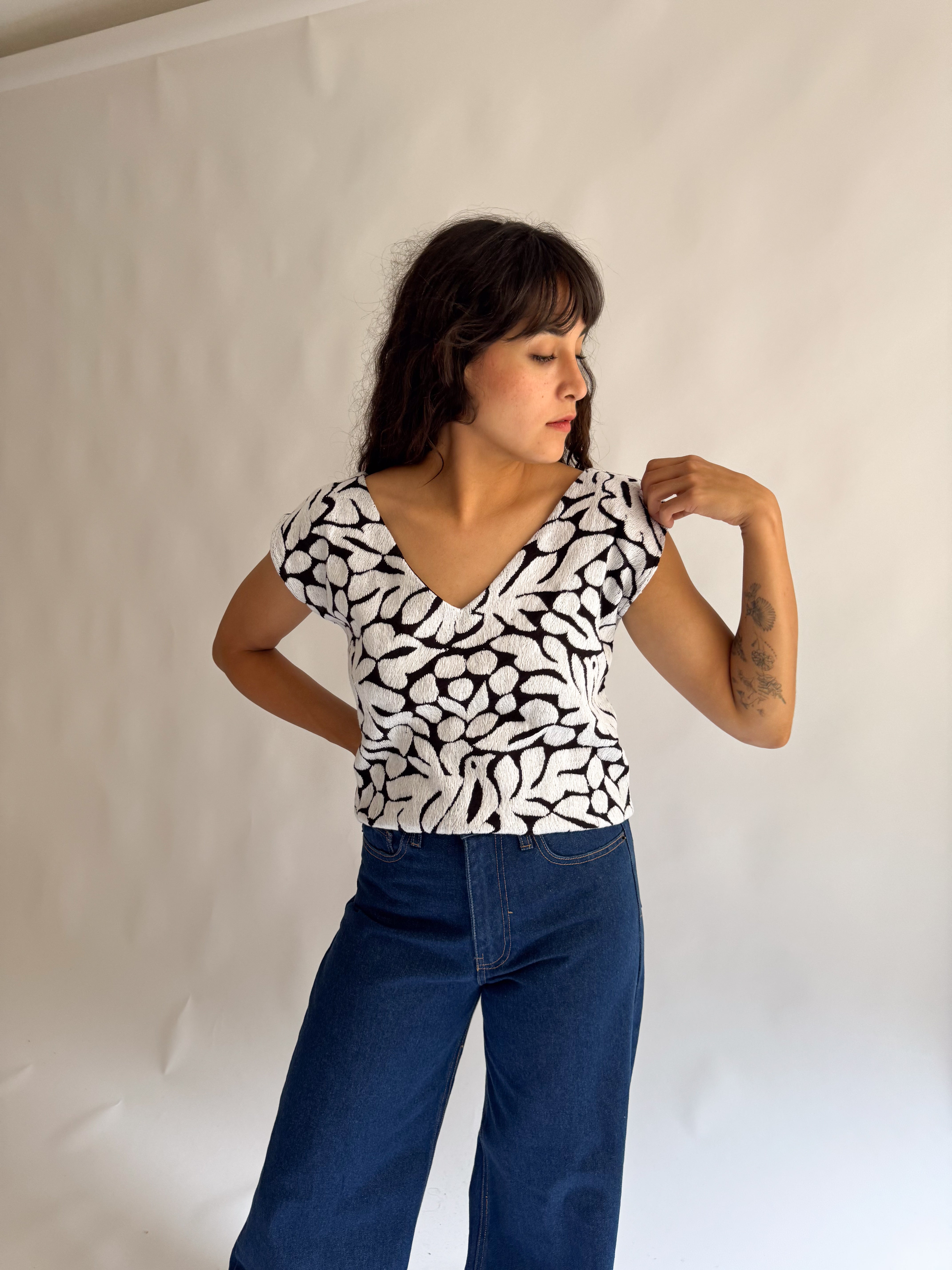 Blusa Jalapa V Negro / Blanco