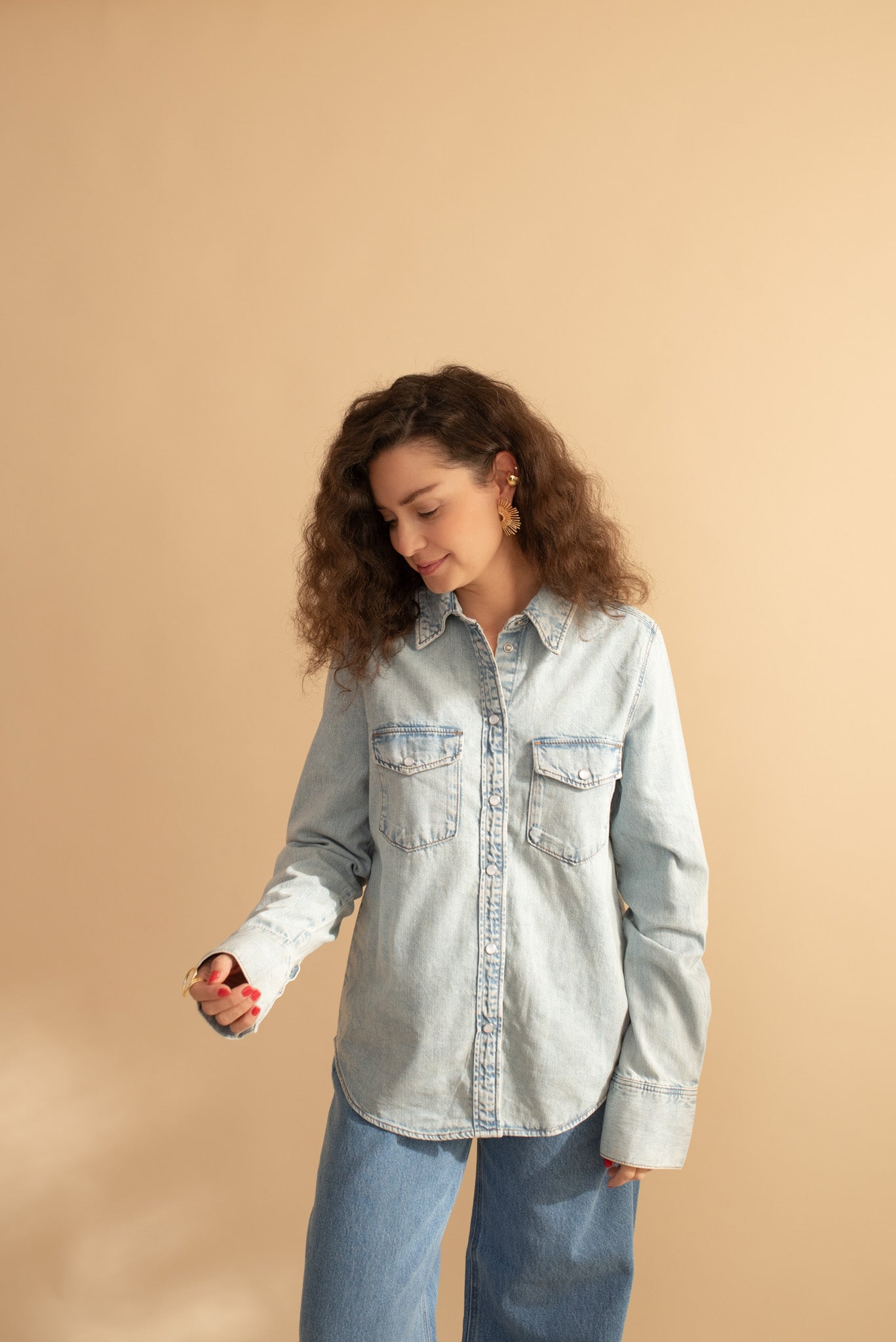 Camisa Mezclilla con mapa bordado