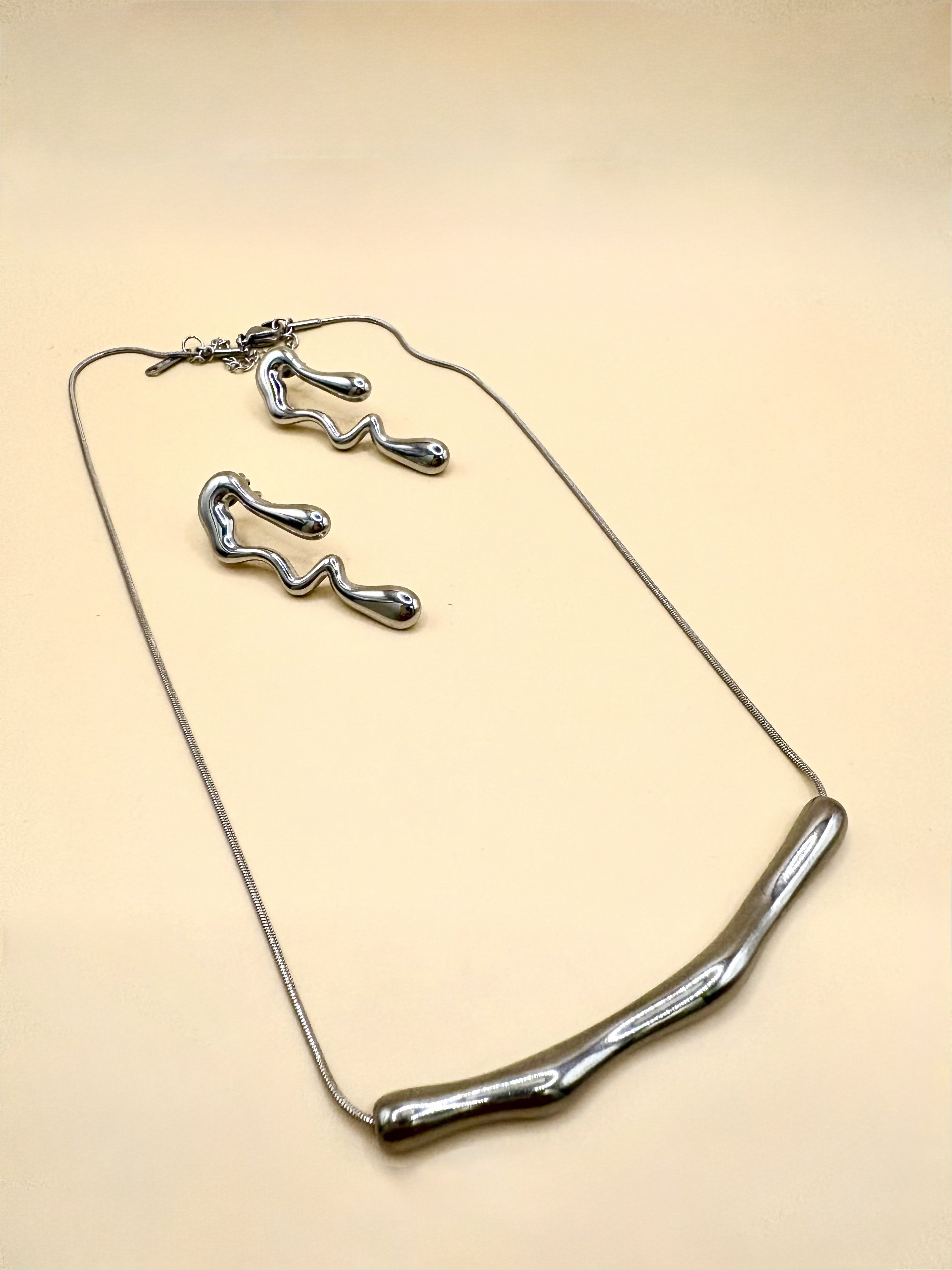 Juego Collar y Aretes Abstractos Platas N45