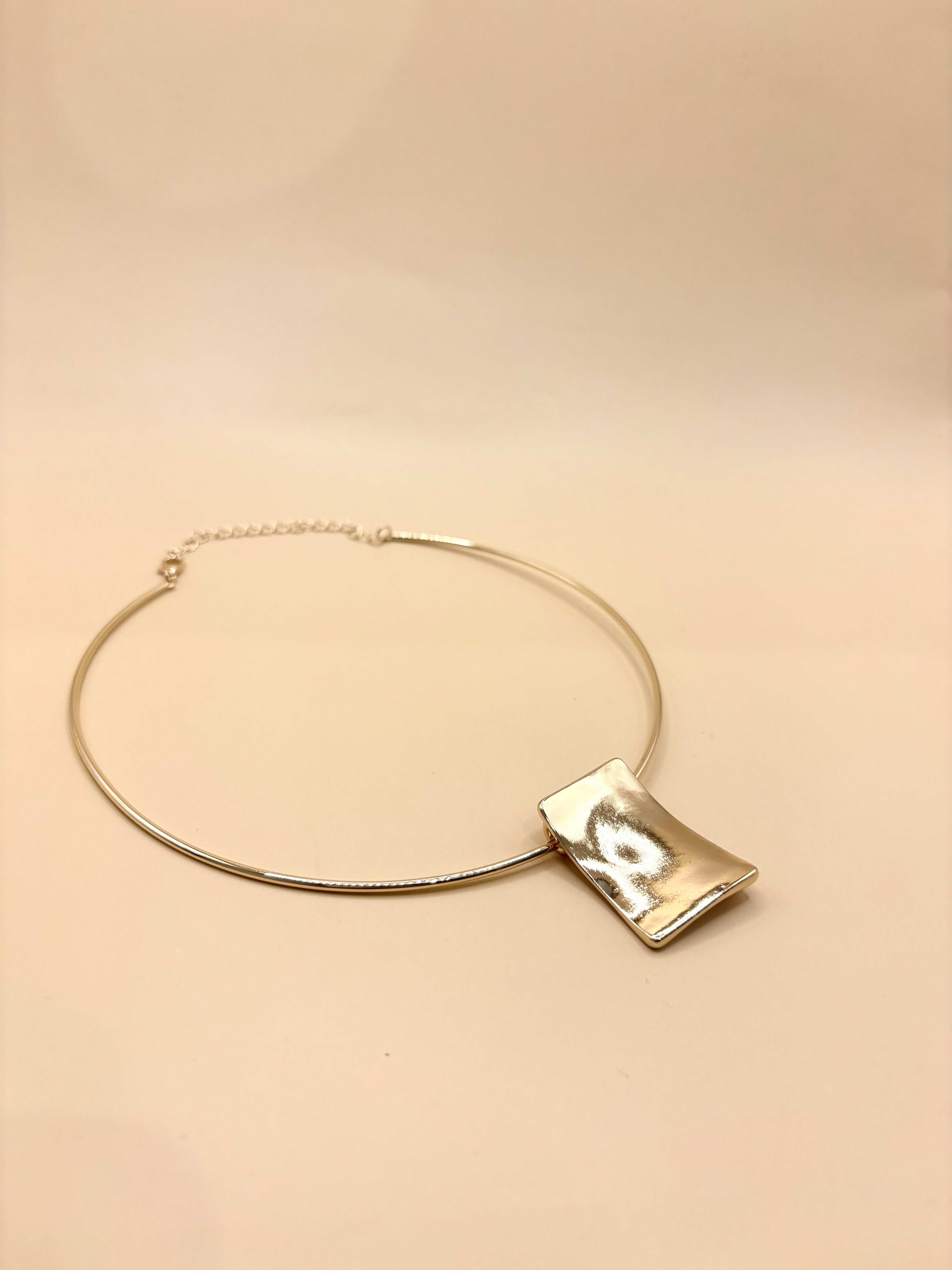 Gargantilla Dorada con Rectangulo N6