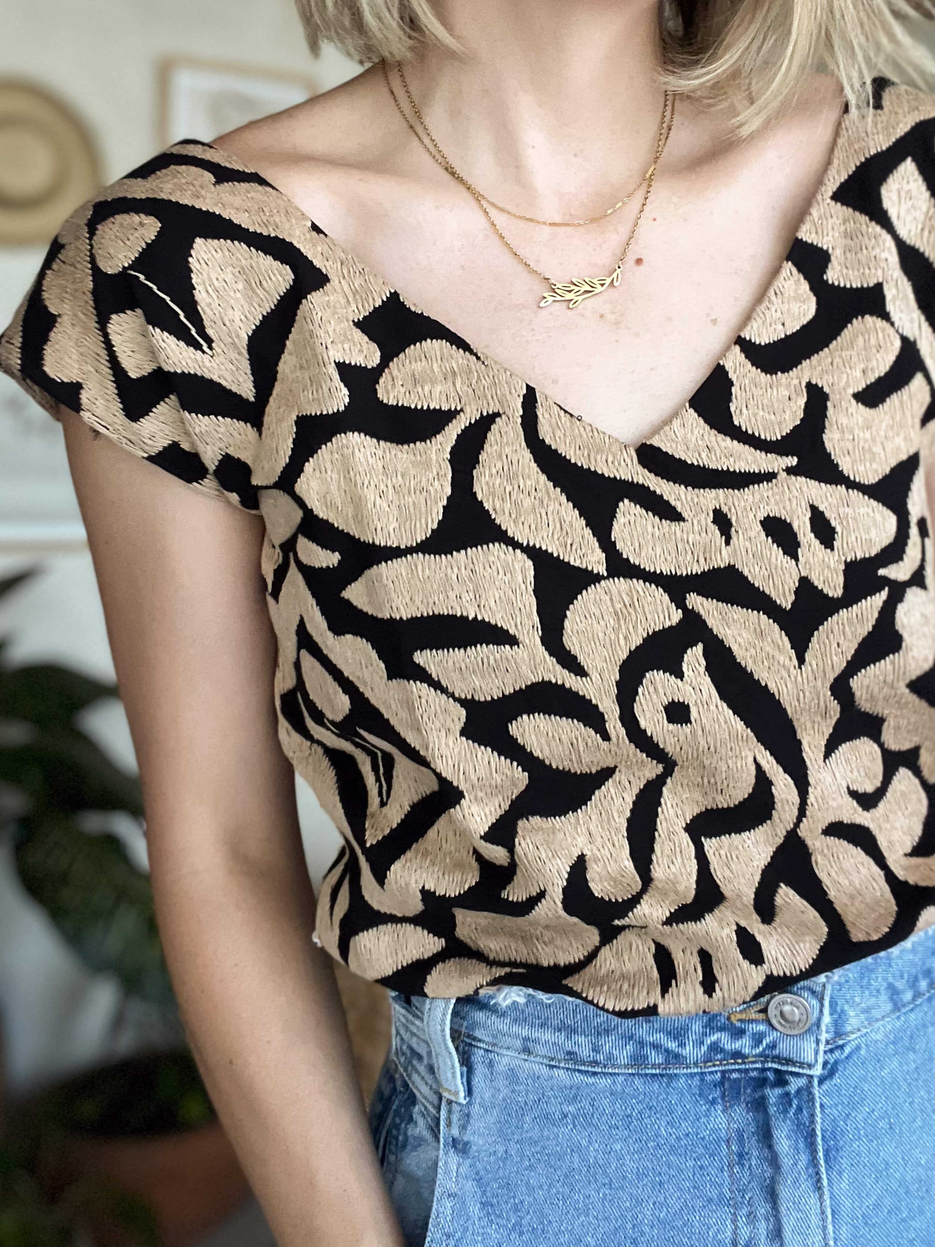 Blusa Jalapa V Negro / Dorado Claro