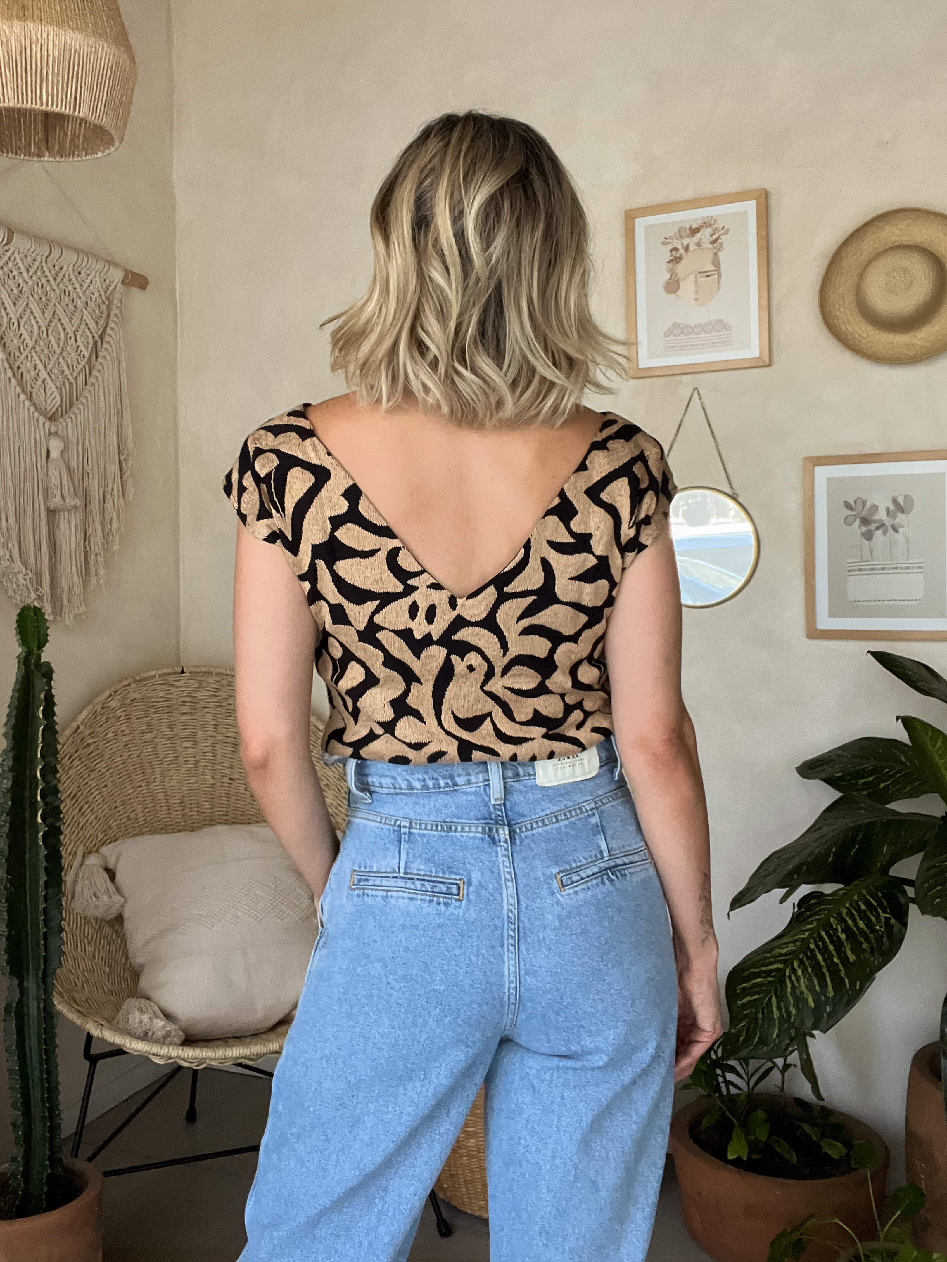 Blusa Jalapa V Negro / Dorado Claro