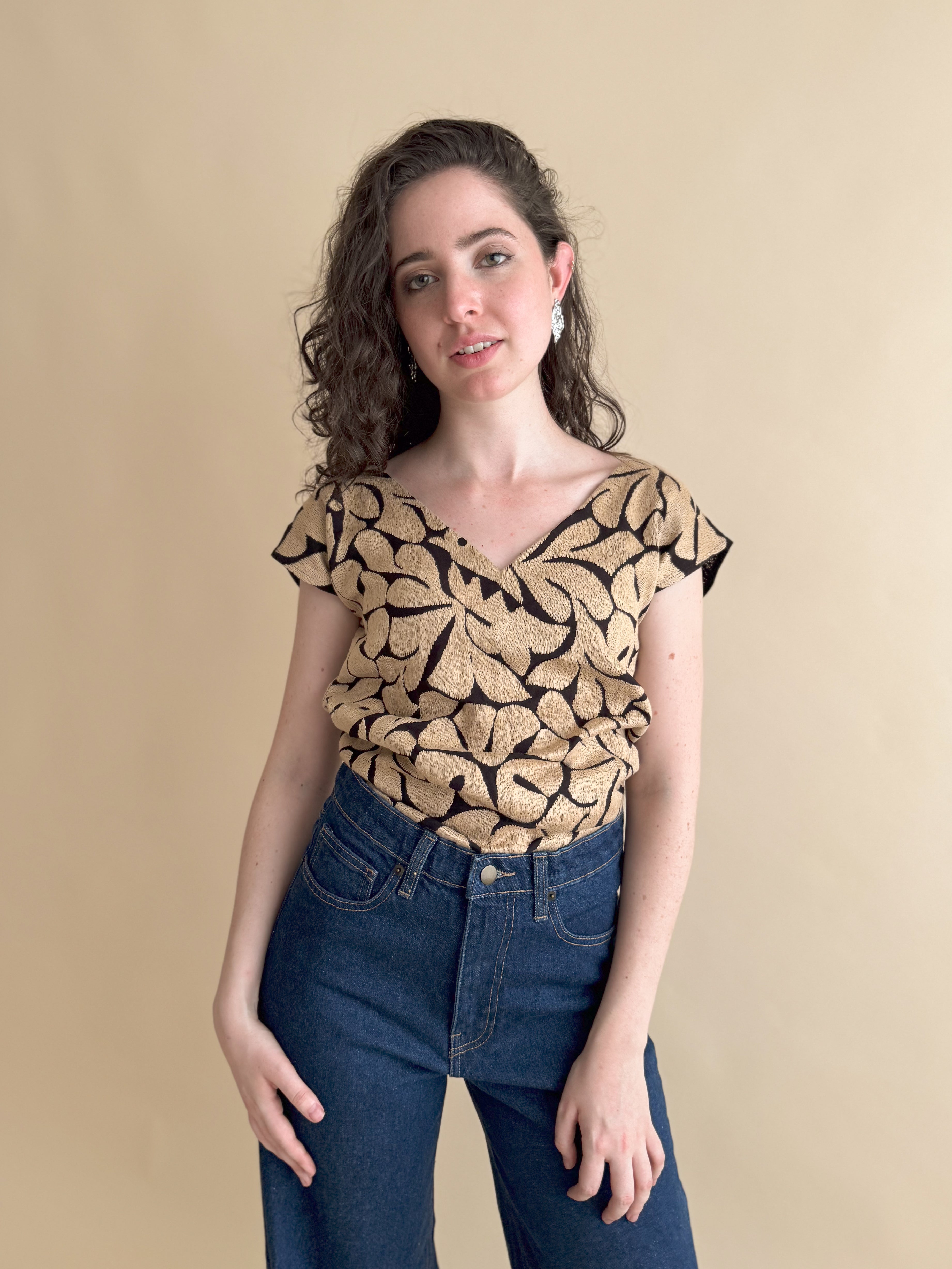 Blusa Jalapa V Negro / Dorado Claro