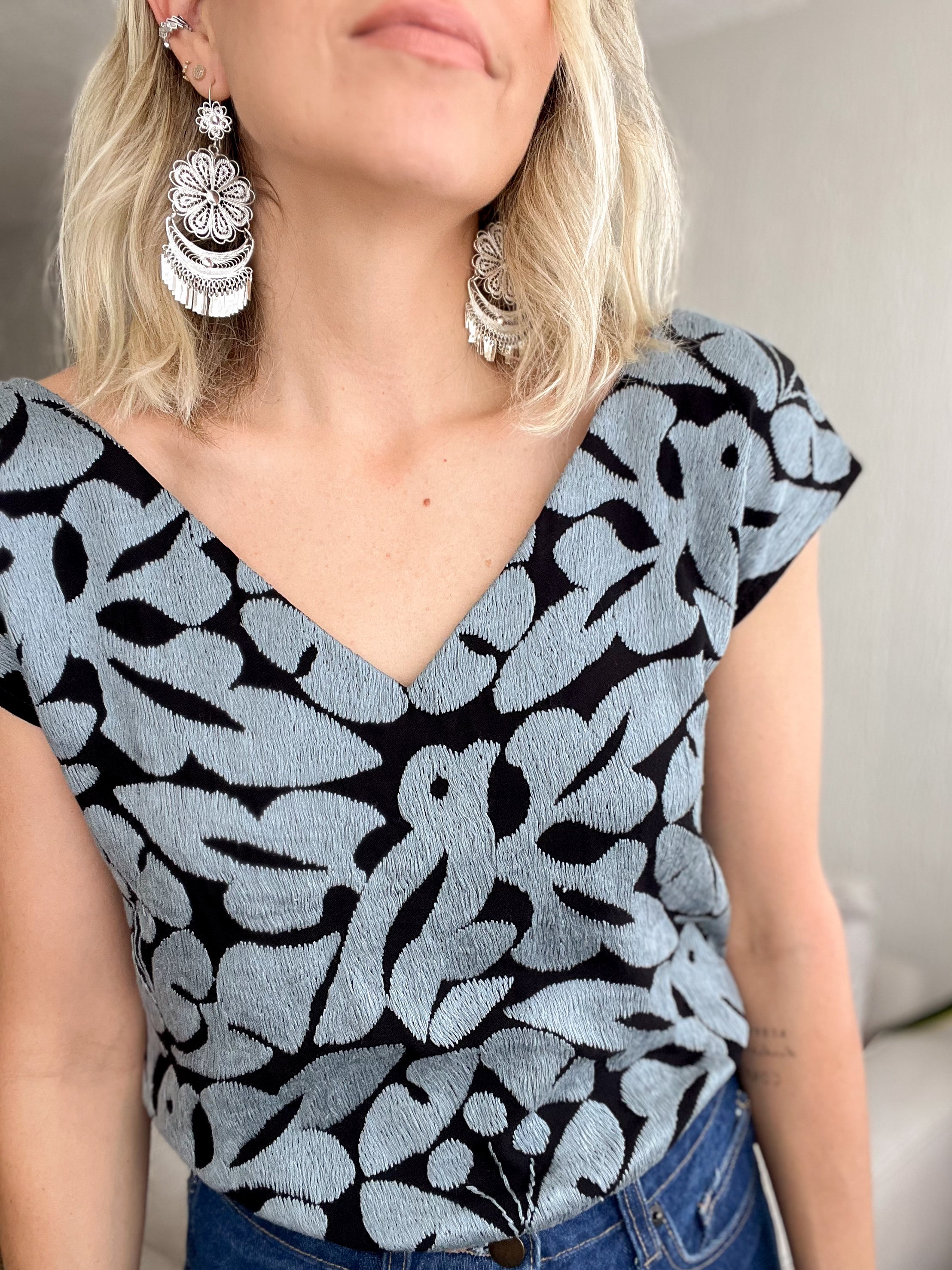 Blusa Jalapa V Negro / Plata