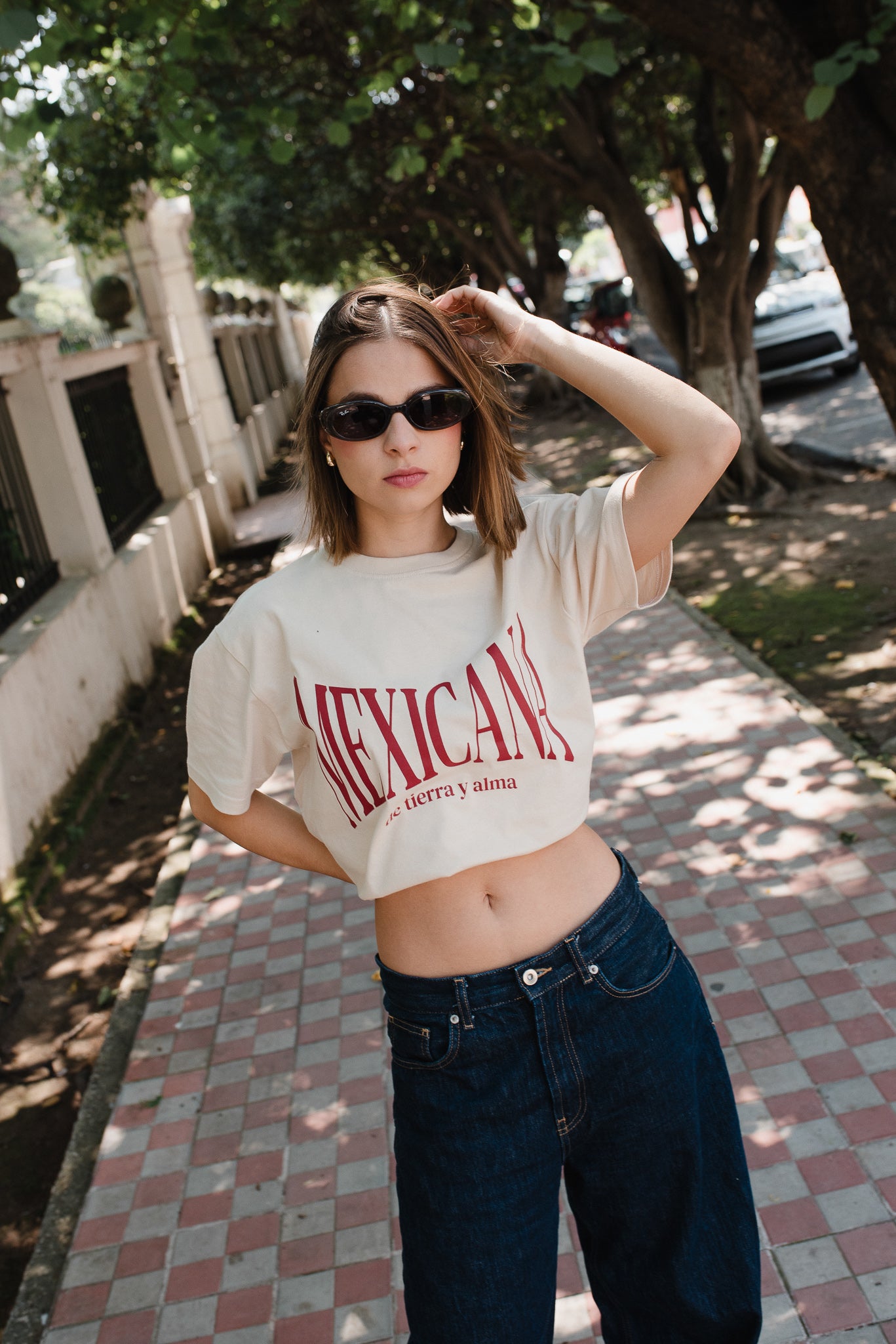 Playera Mexicana De Tierra Y Alma Beige Con Rojo