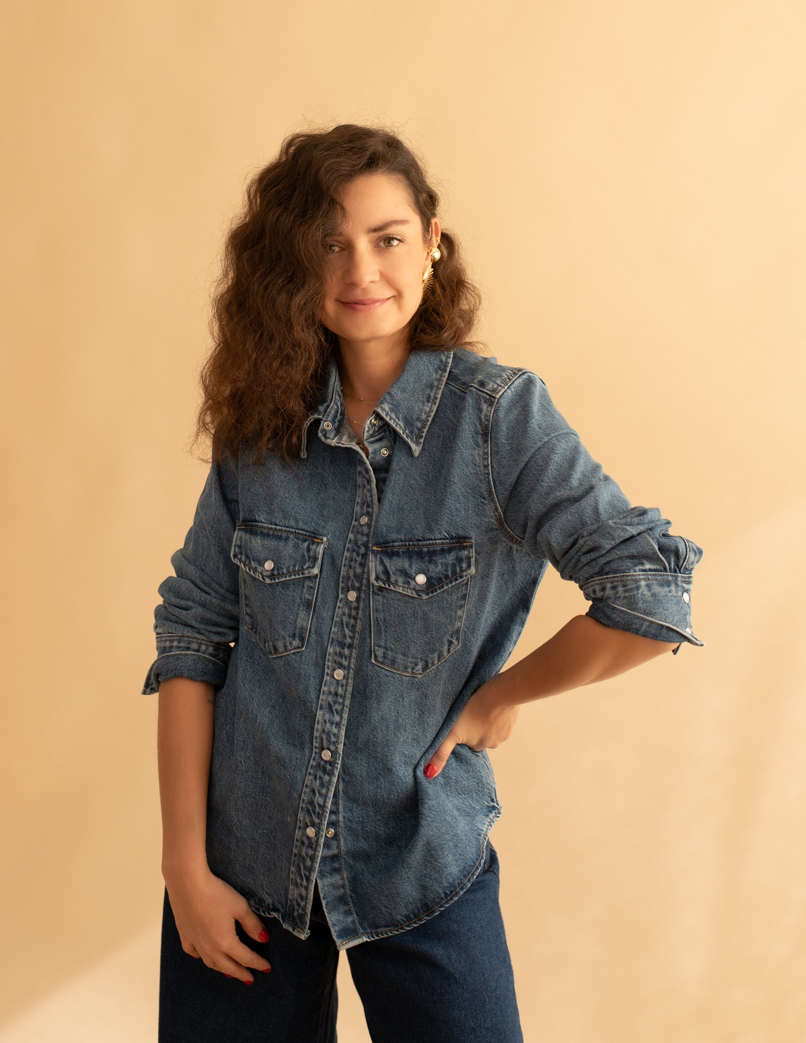 Camisa Mezclilla con mapa bordado