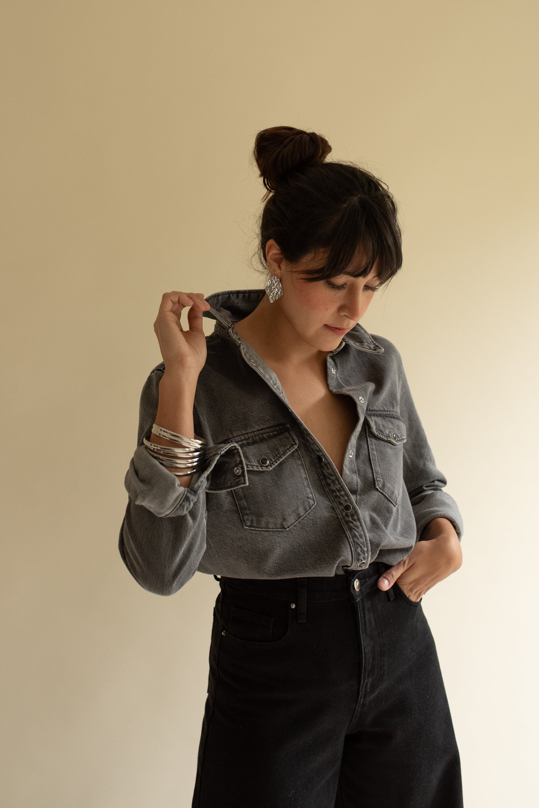 Camisa Mezclilla con mapa bordado