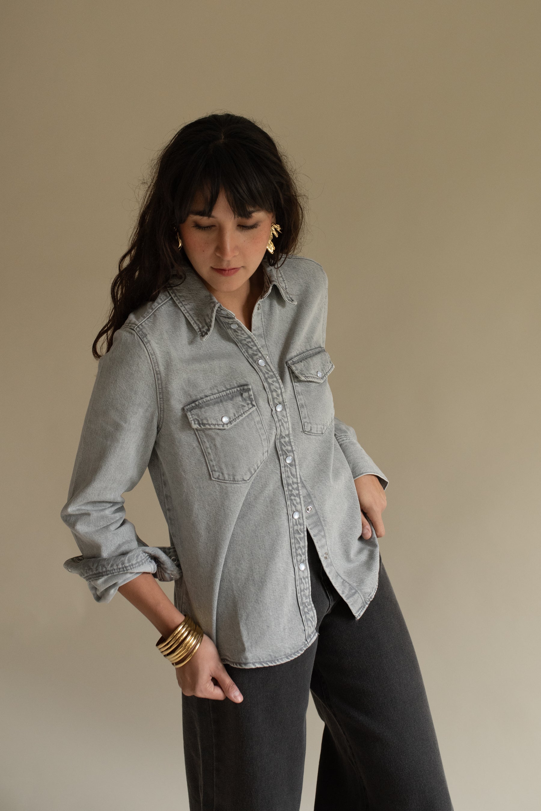 Camisa Mezclilla con mapa bordado