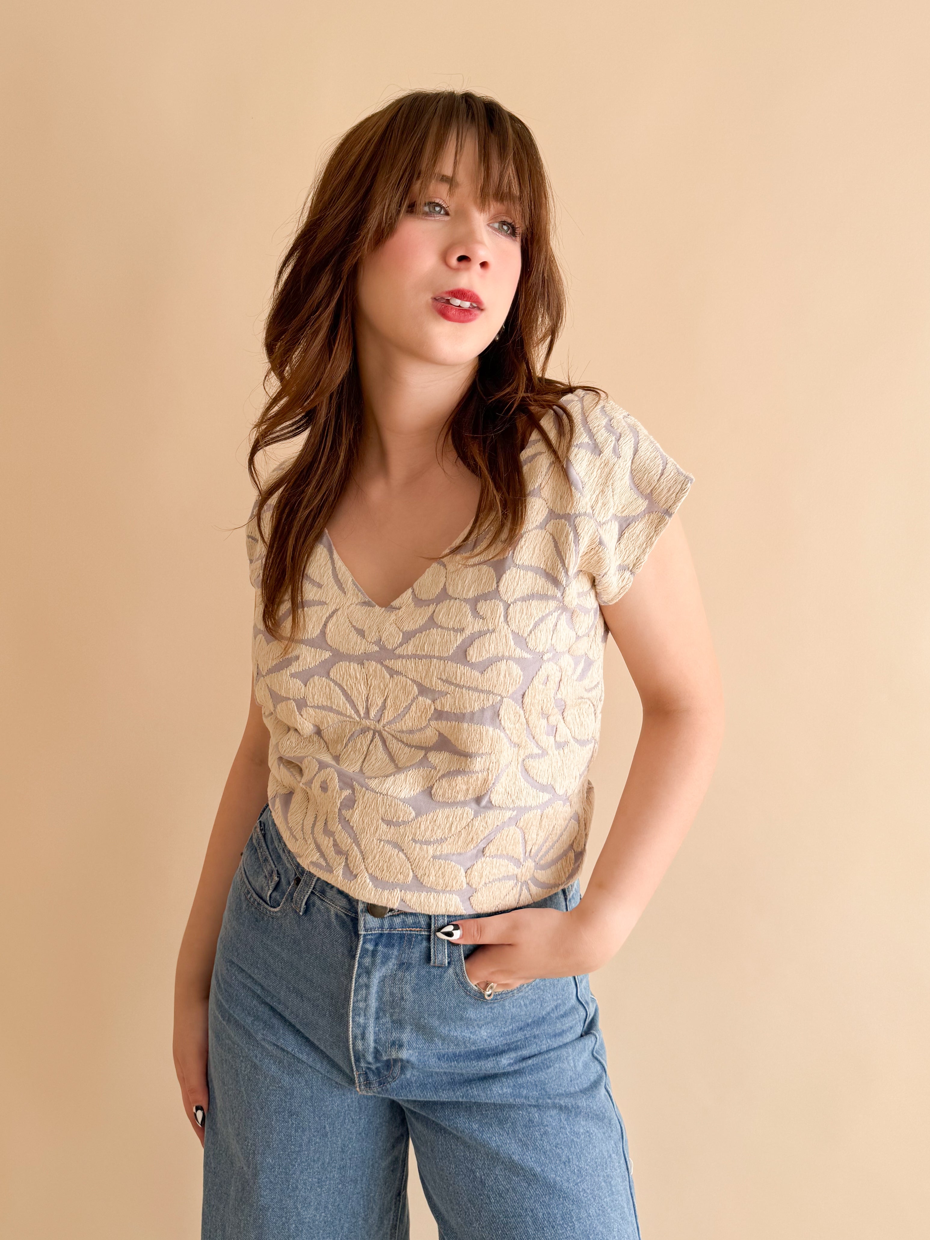 Jalapa V-neck blouse in lilac/bone