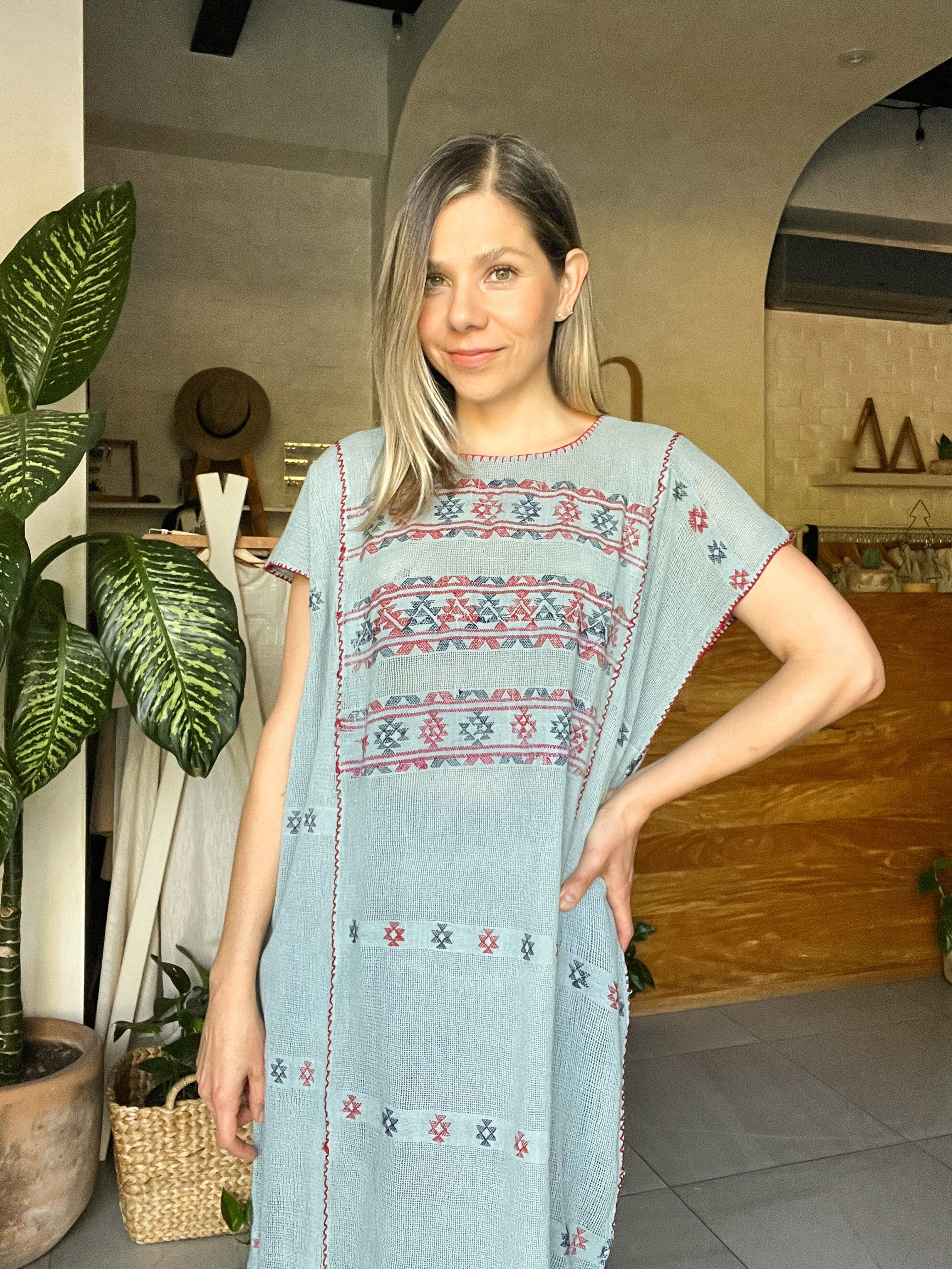 Huipil San Pedro Azul Cemento Rojo