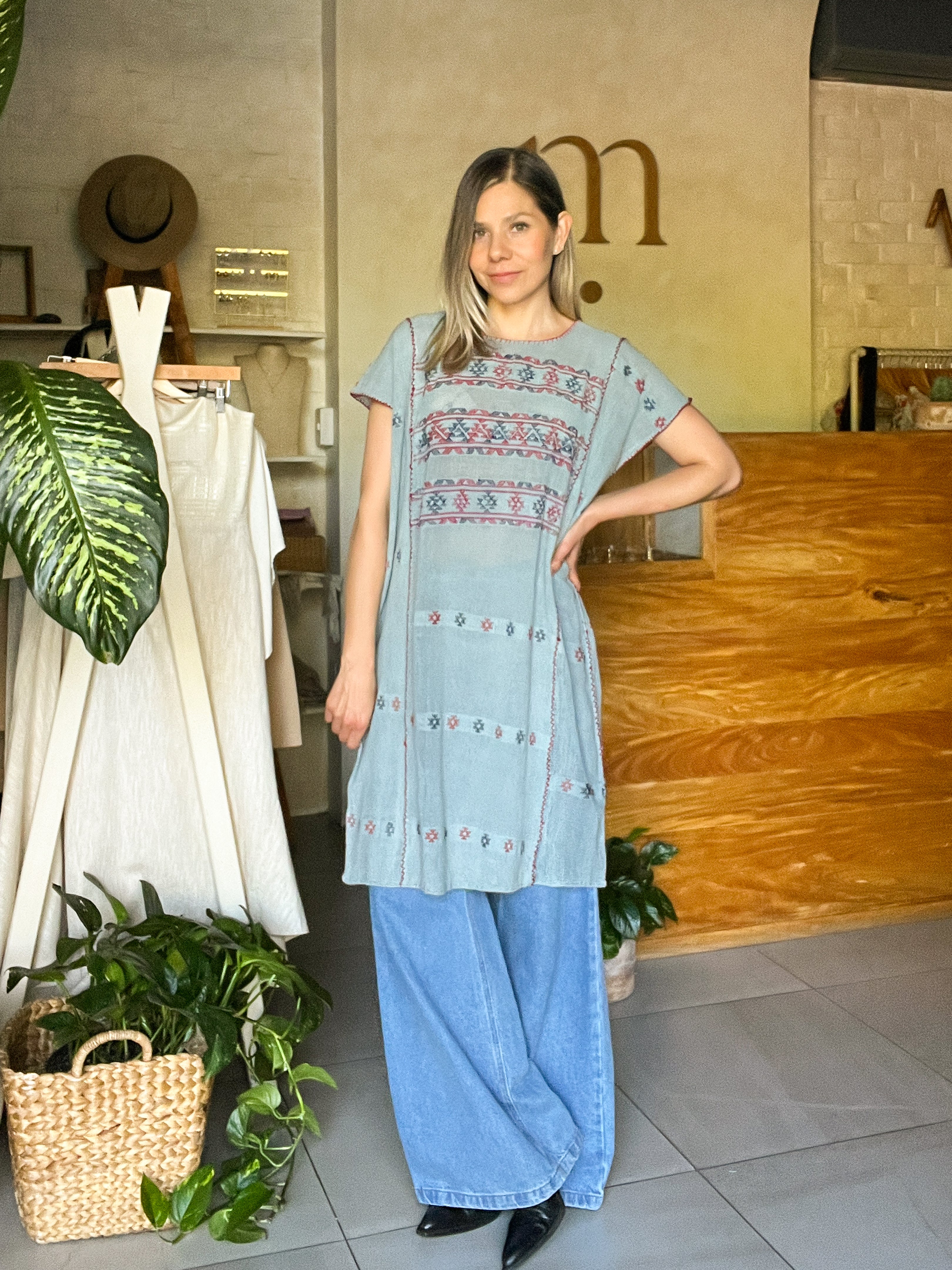 Huipil San Pedro Azul Cemento Rojo