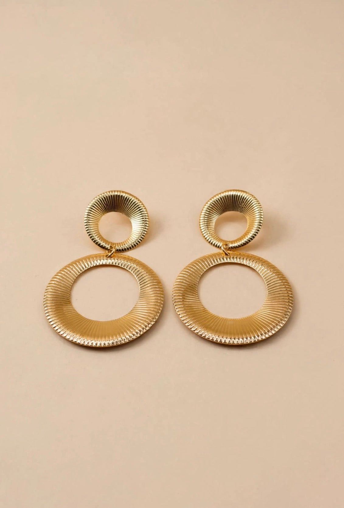 Aretes Círculo Acanalado Dorado 29
