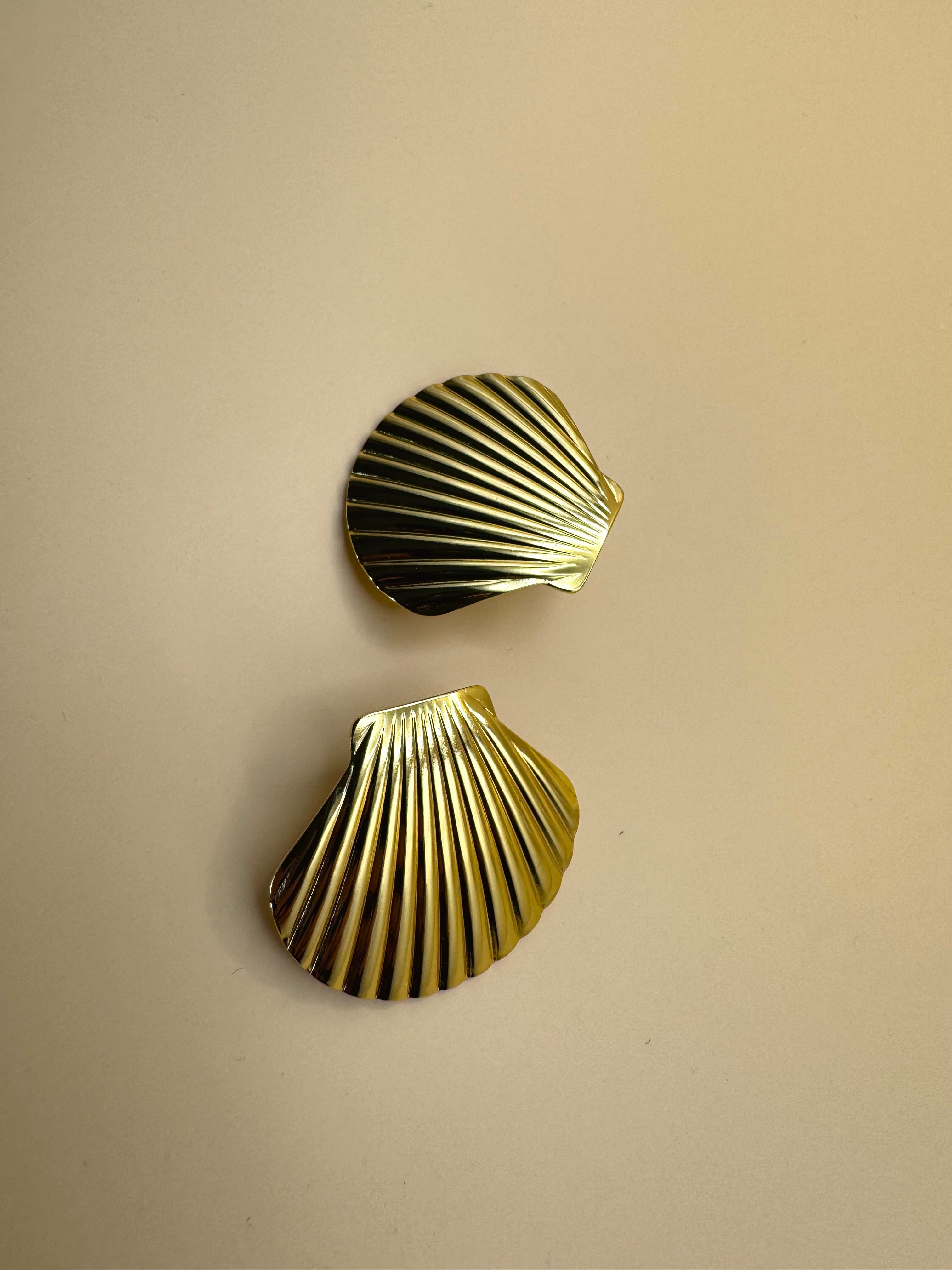 Aretes Conchas Doradas M4