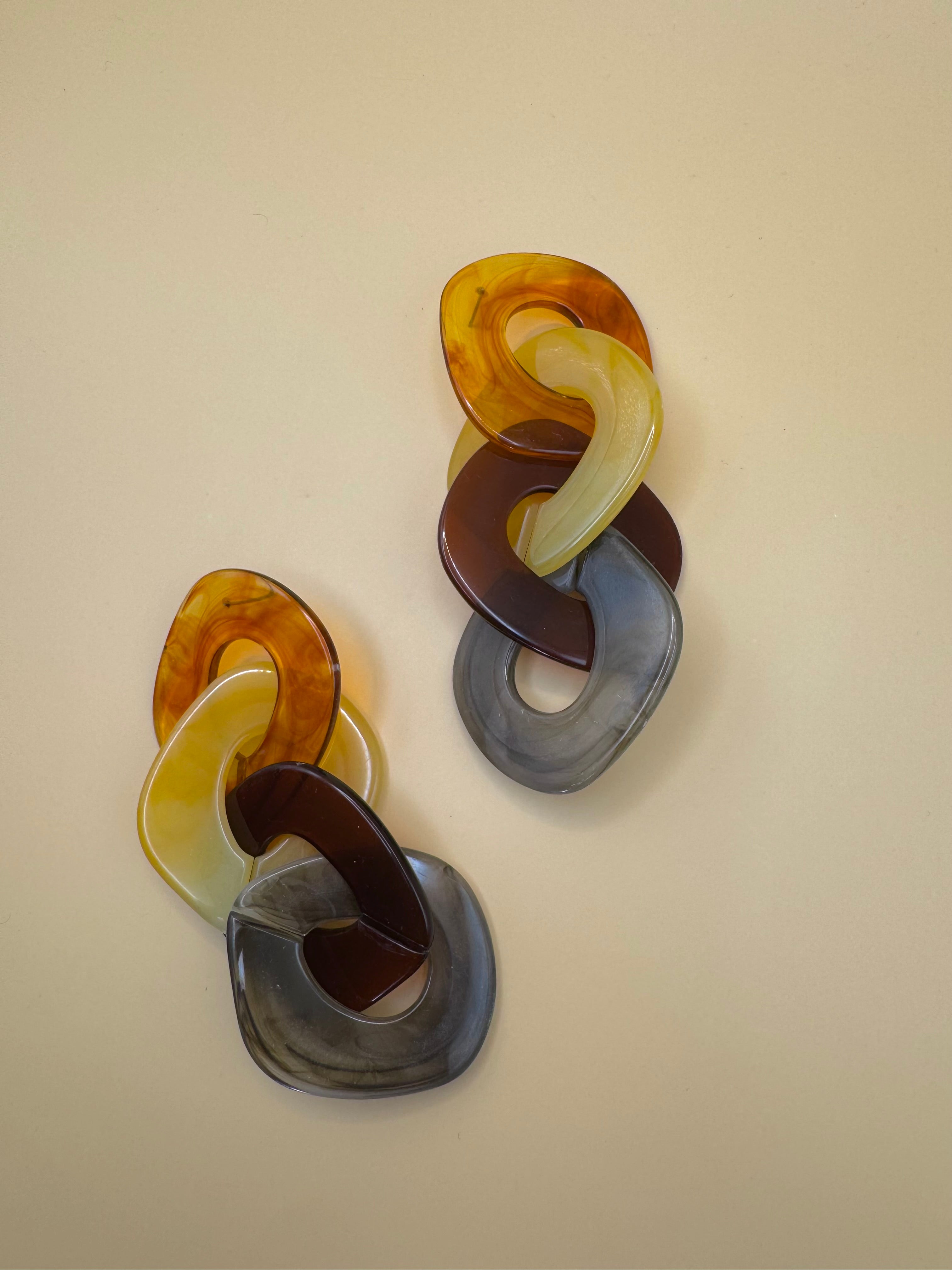 Aretes Cuadrados Entrelazados Multicolor M2
