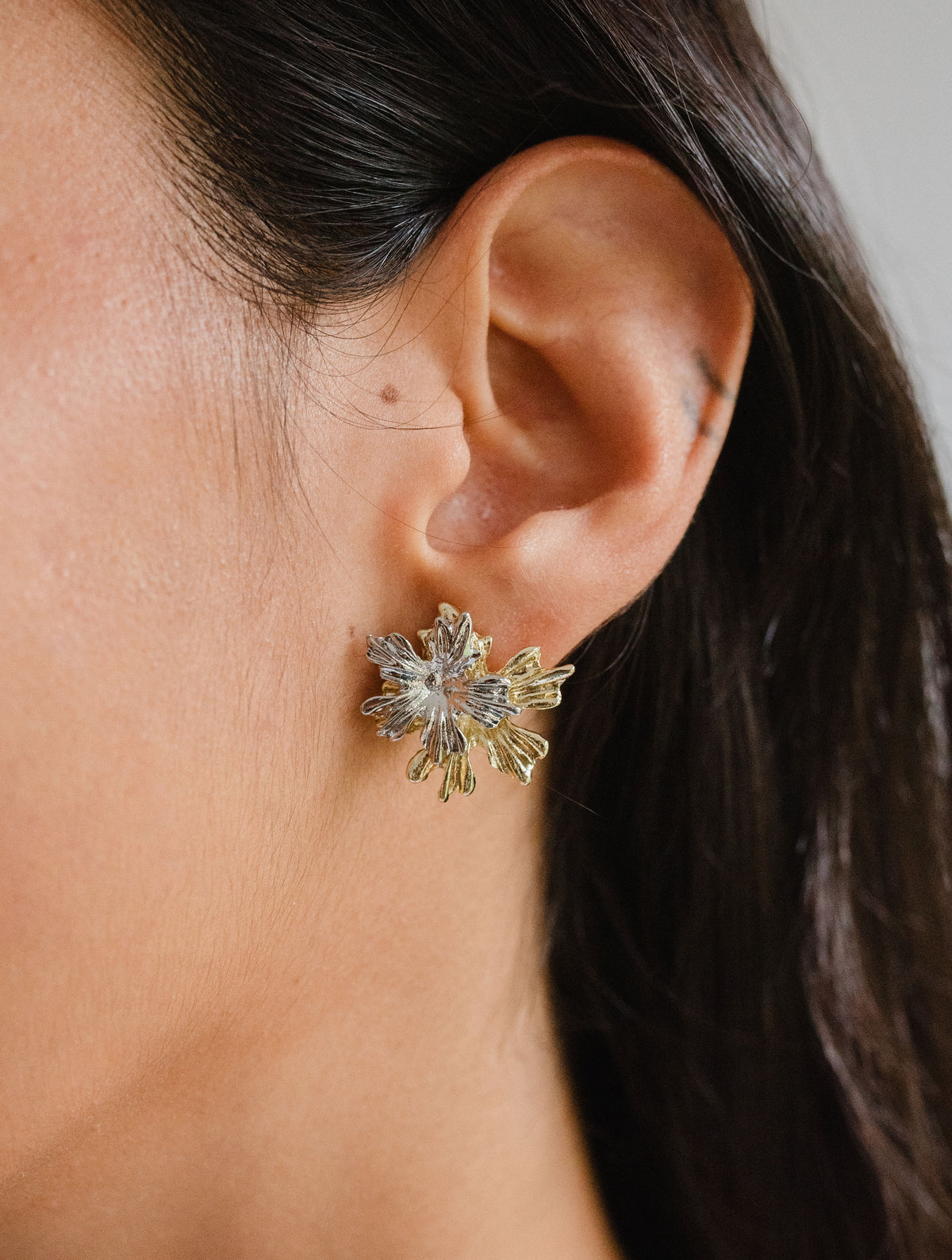 Aretes Flor Bicolor D4