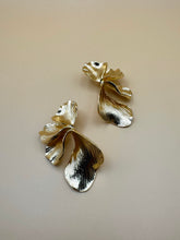 Aretes Hojas Grandes Doradas M17