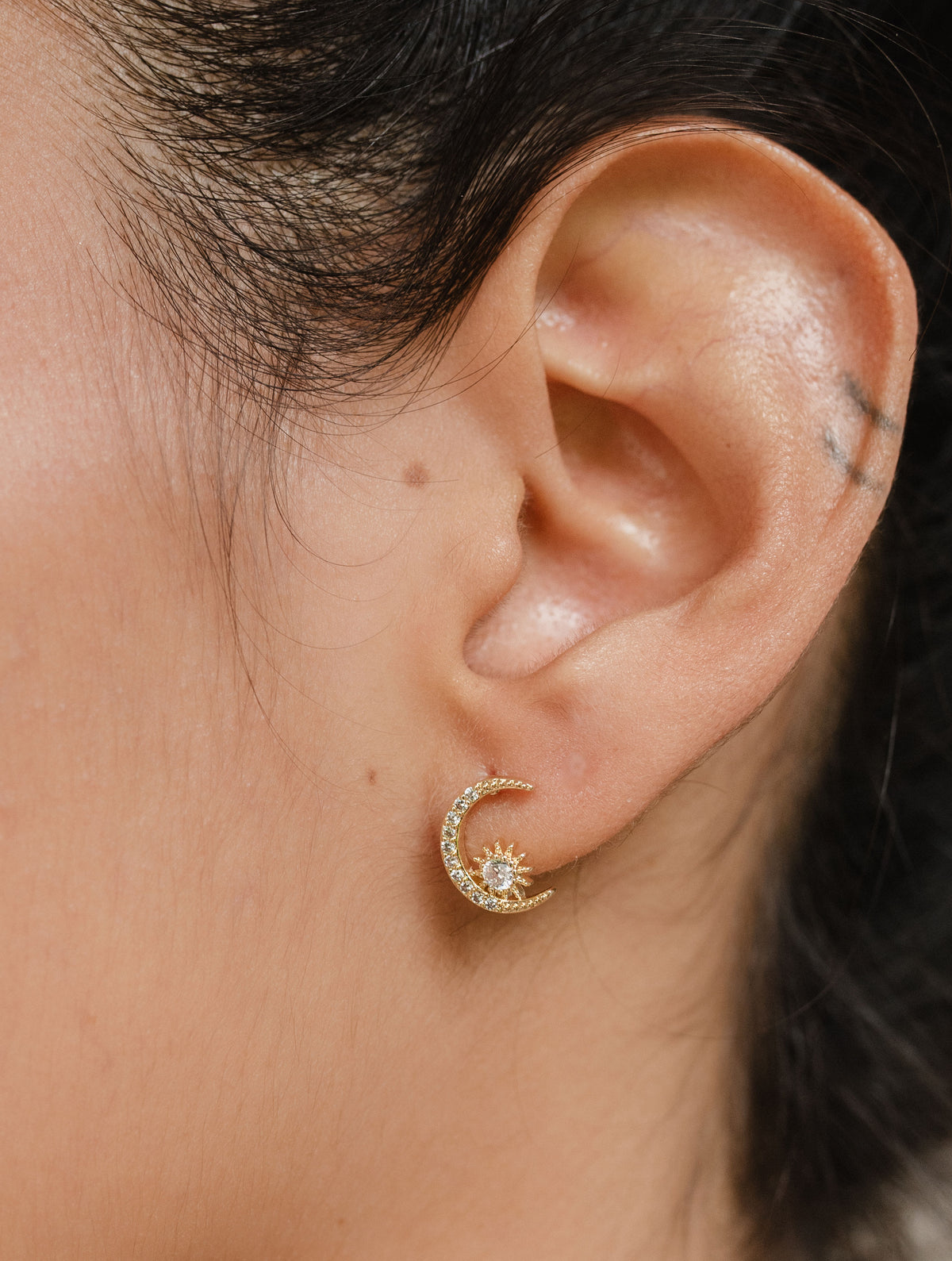 Aretes Luna y Estrella Dorado D25