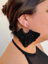 Aretes Macramé Triángulo Negro