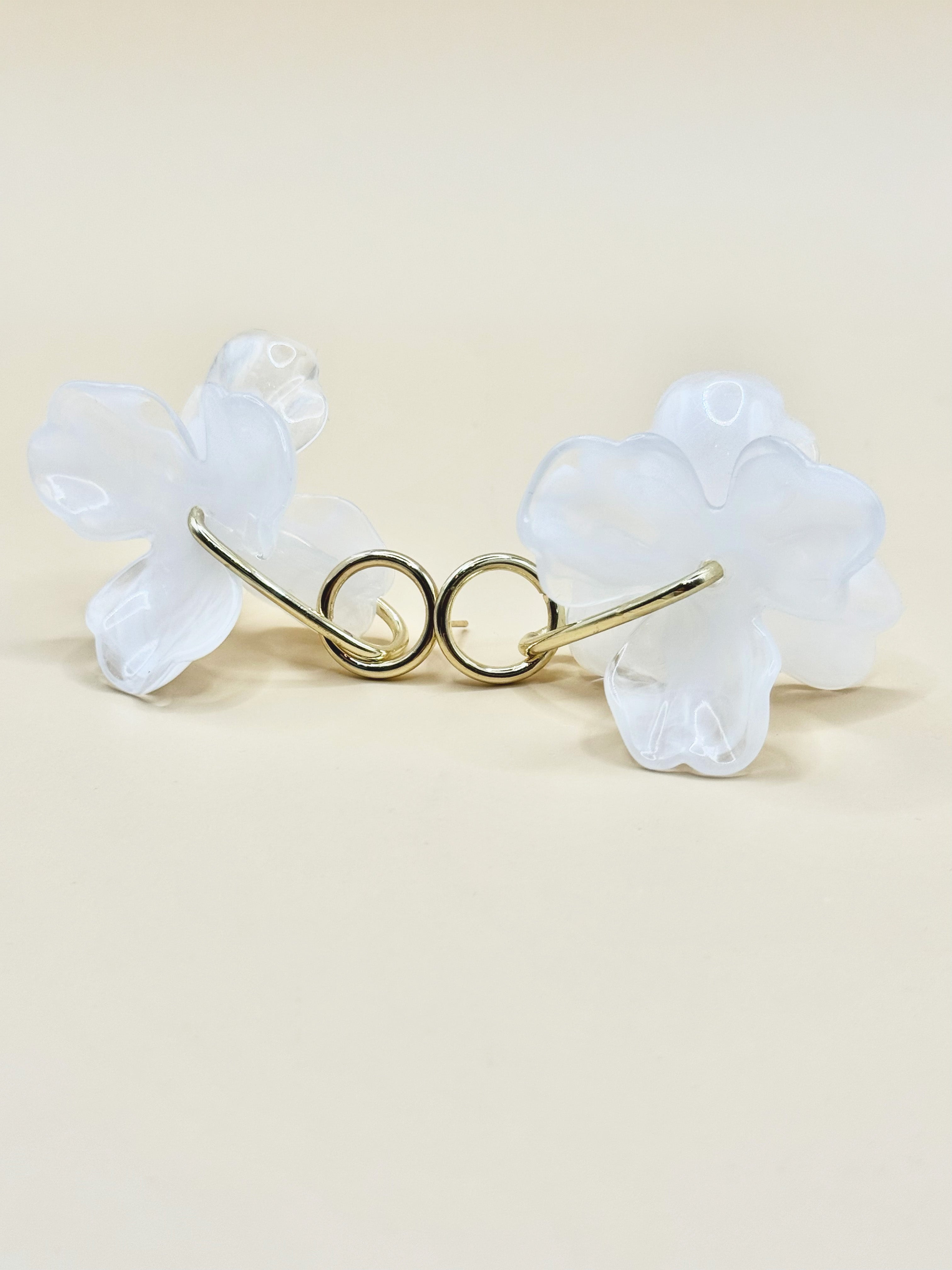 Aretes Flor Blancas N141