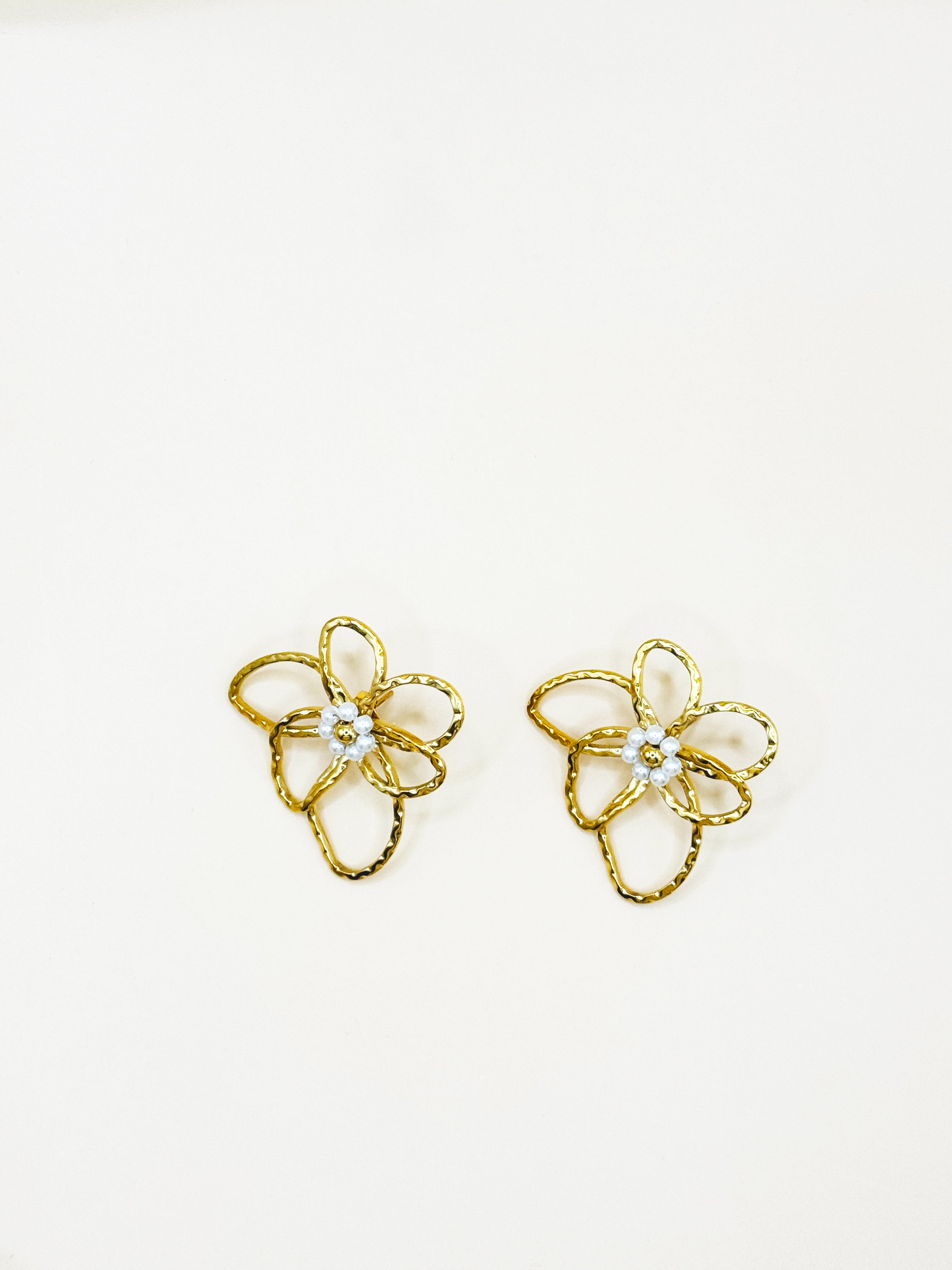 Arete Flor Dorado N140