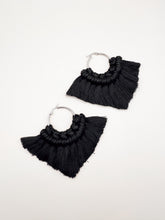 Aretes Macramé Triángulo Negro MN2