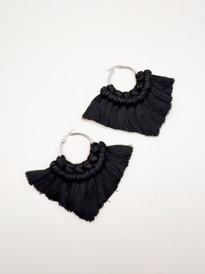 Aretes Macramé Triángulo Negro MN2