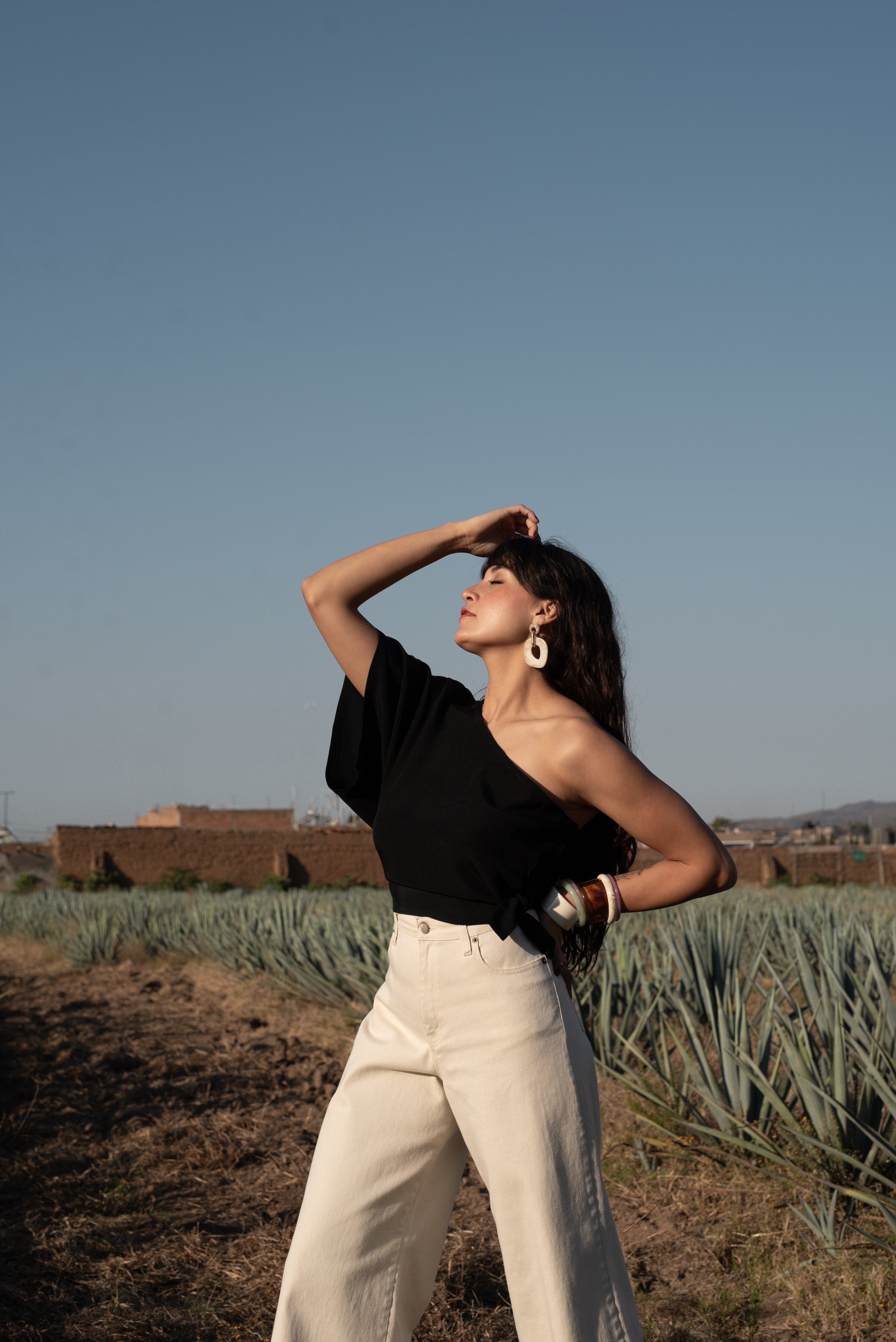 Black Shi-Cu Top